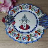 Assiette en forme de poisson avec bretonne les Sables d'Olonne Vintage