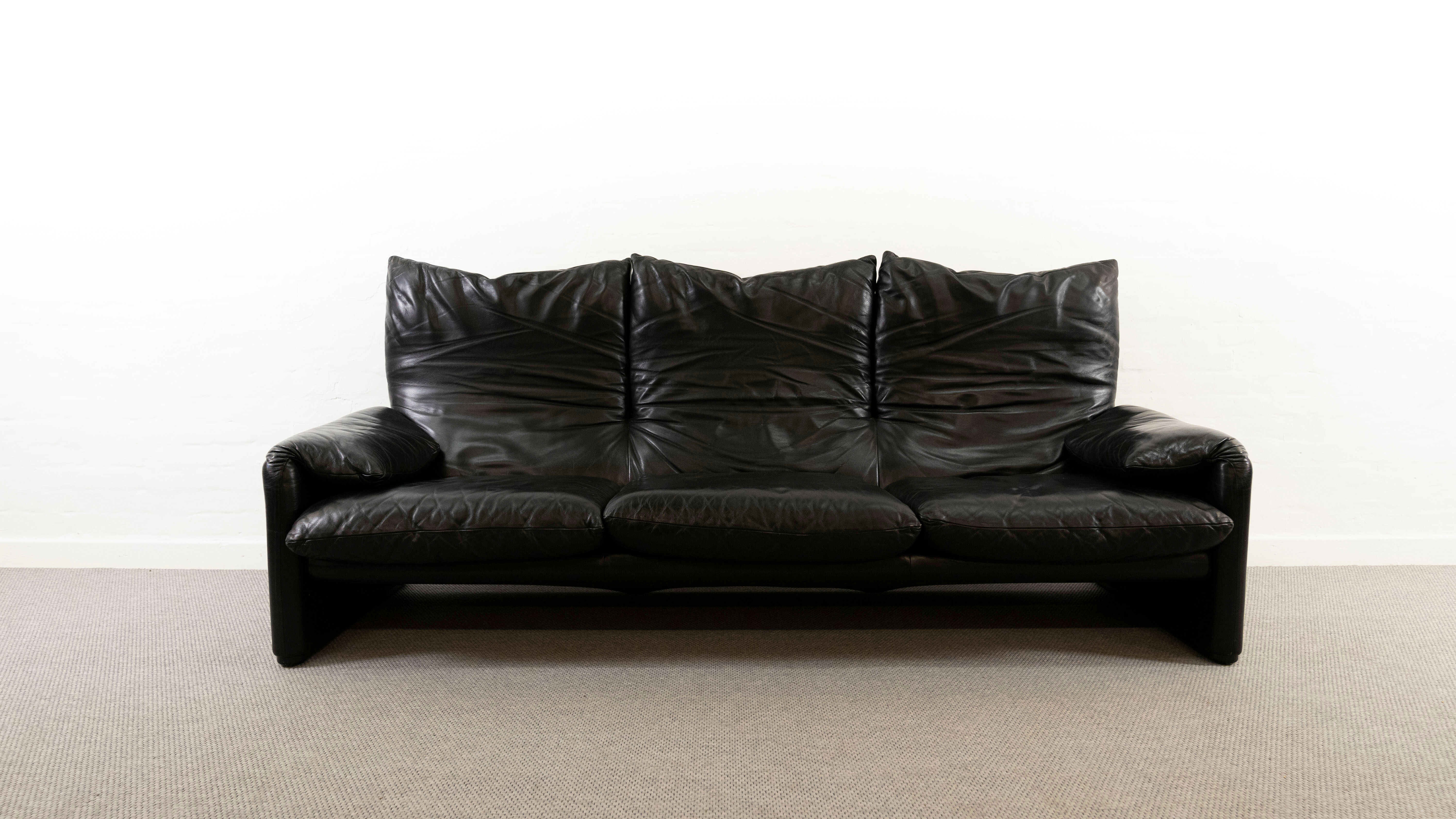 Maralunga 3-Seat Sofa in black leather by Vico Magistretti for Cassina