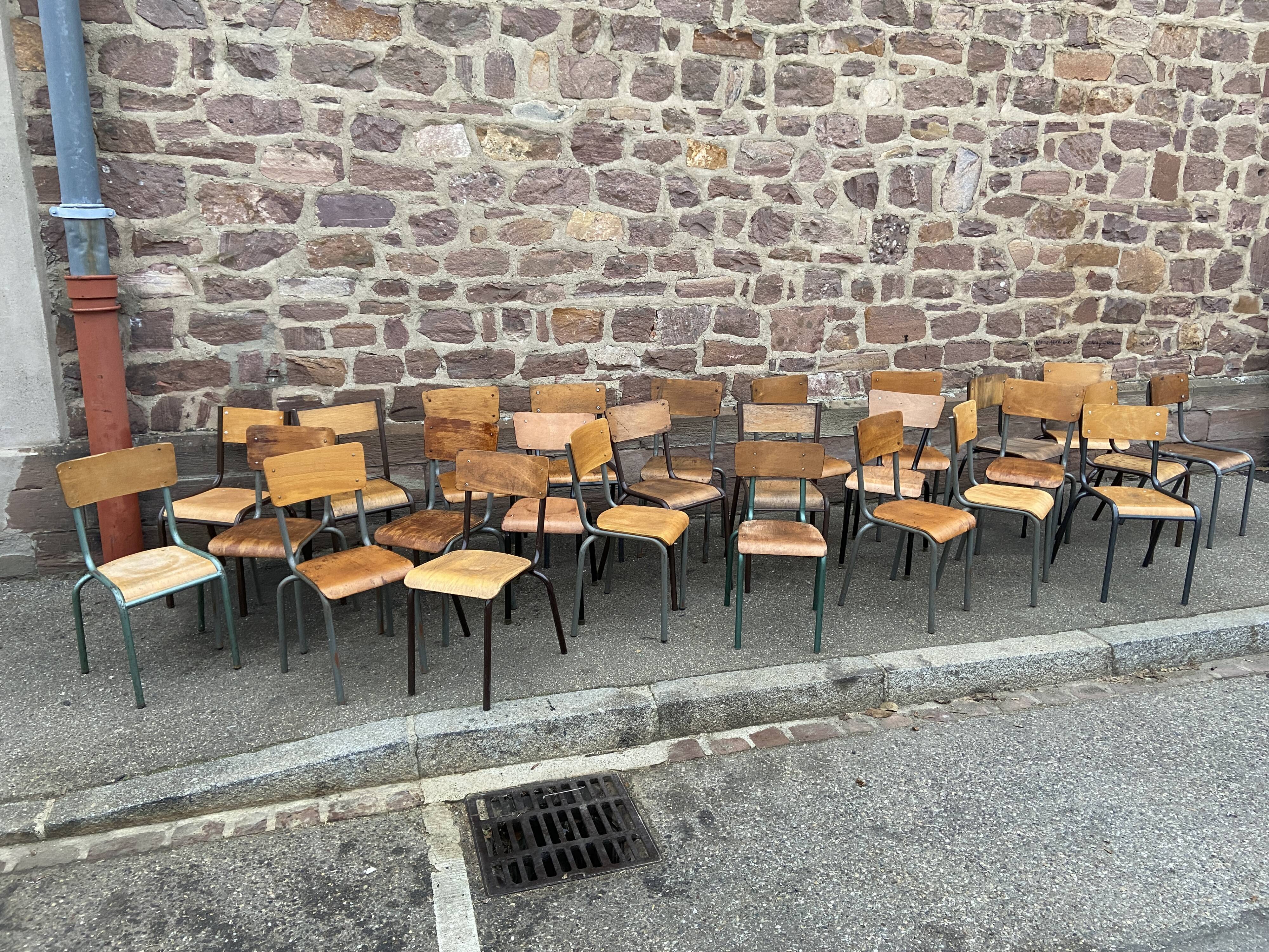20 chaises industrielles école dépareillées vintage MULLCA tube & bois