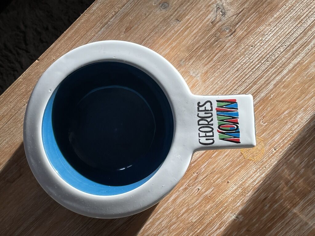 Large empty porcelain pocket