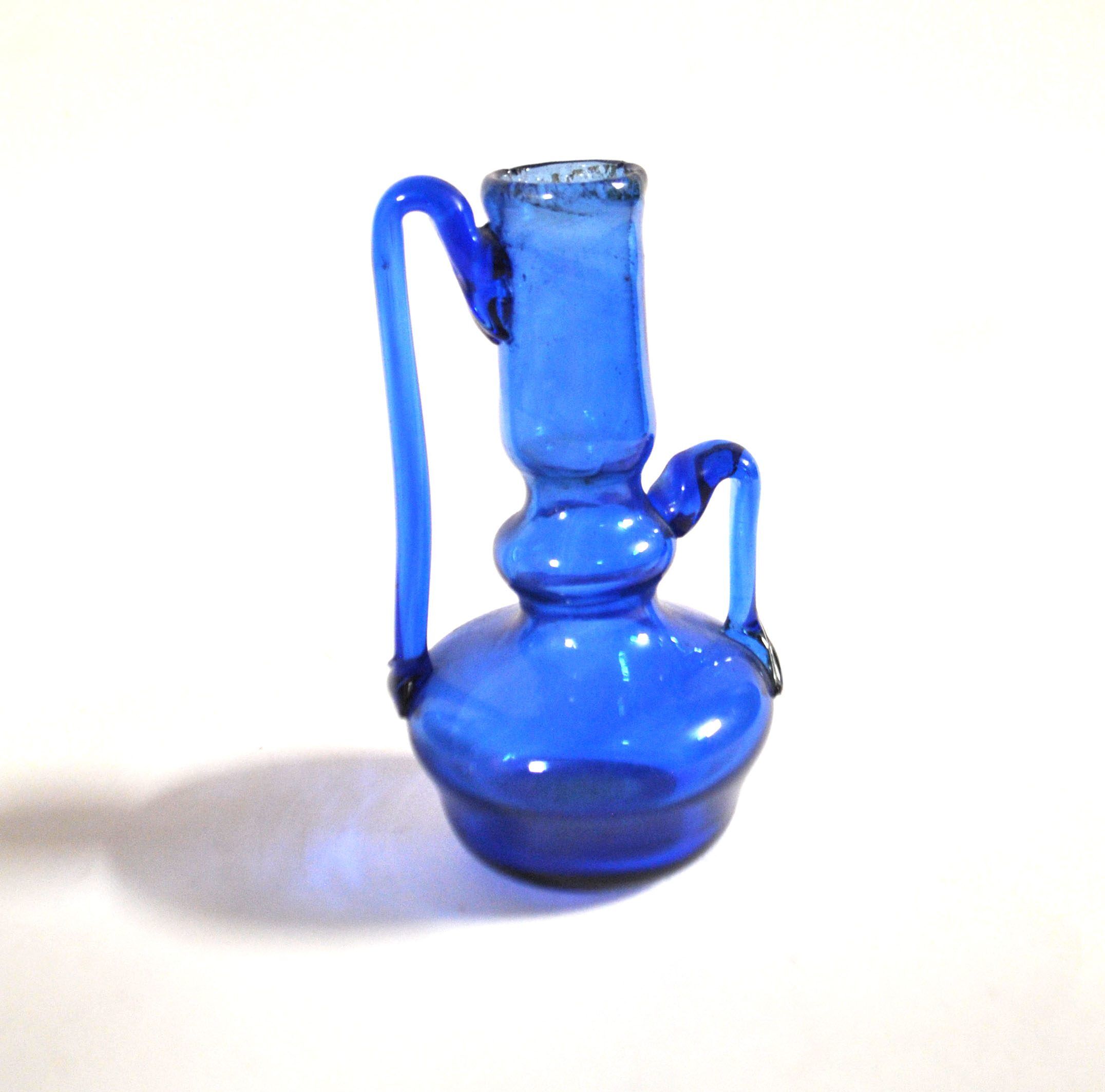 Miniature soliflore vase, antique blown glass in blue, craftsmanship from 1900.