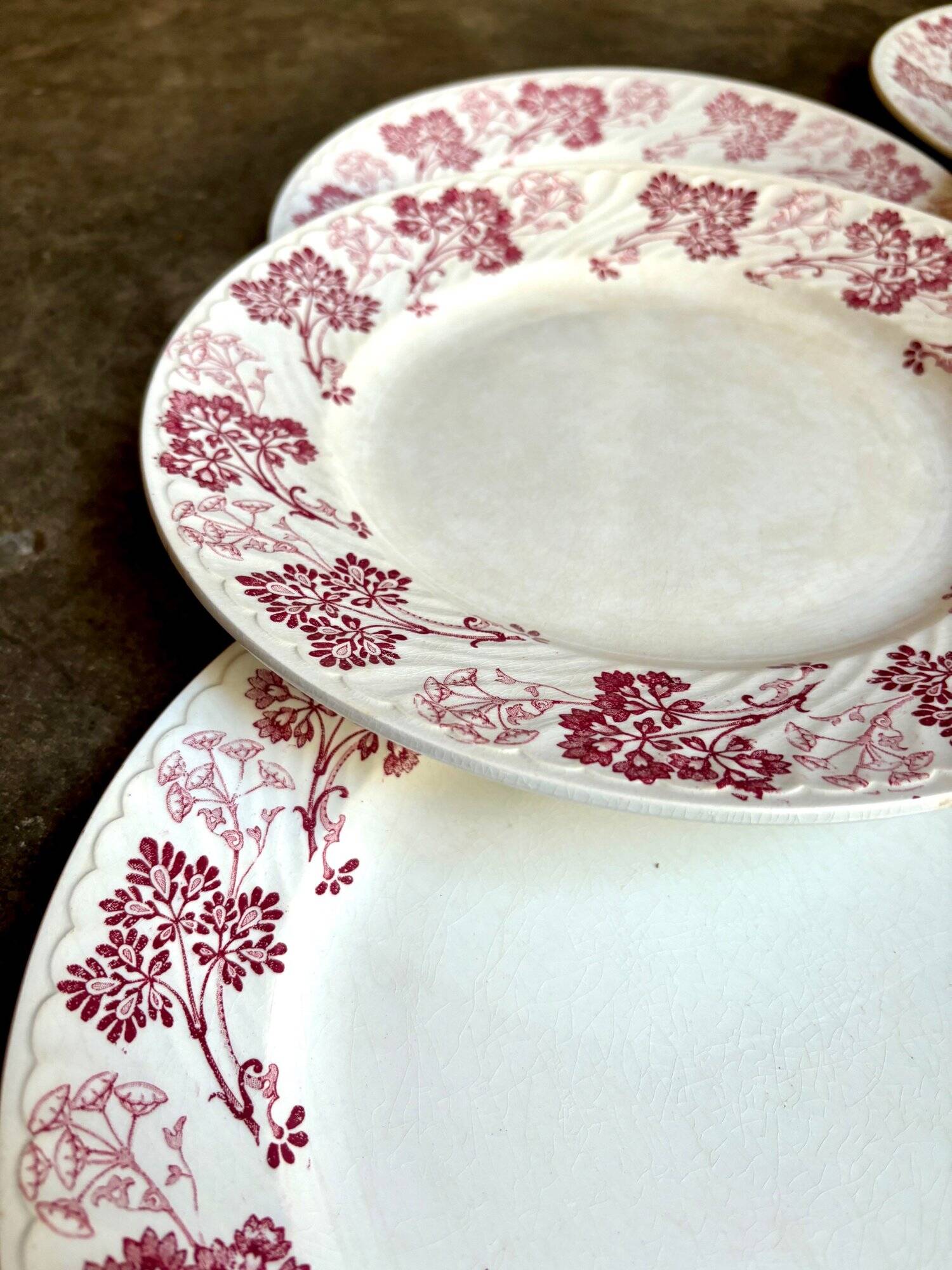 6 Lunéville flat plates in pink ironstone, "Jeannette" service