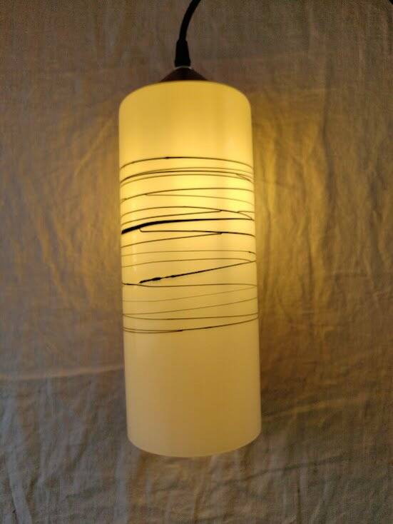 Suspension cylindrique en opaline zébré verre et teck vernis