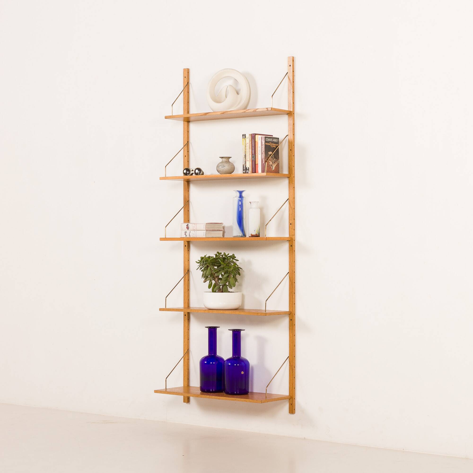 Danish mid-century oak shelving unit in Cadovius style, 1970s