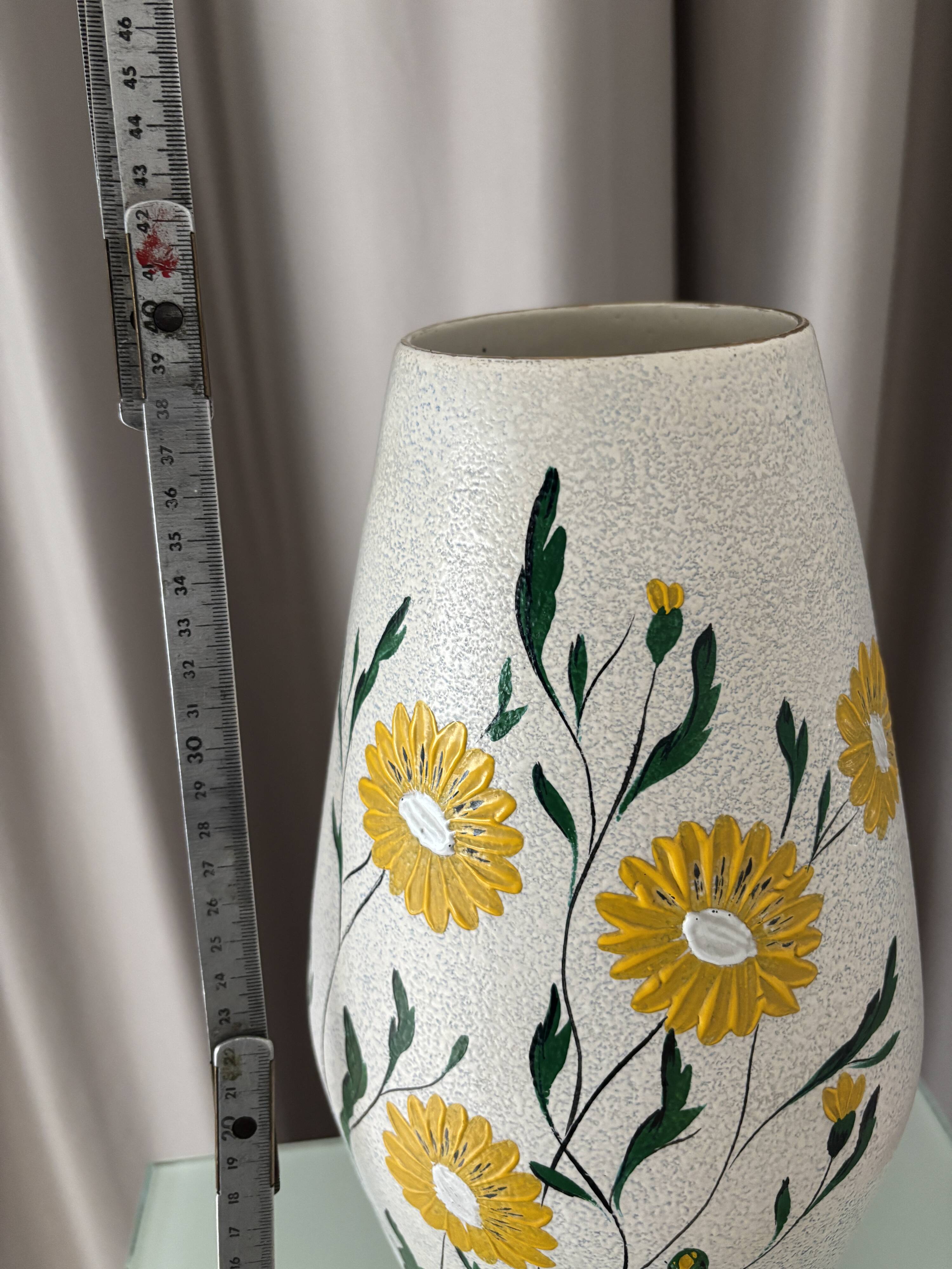 Hand painted daisies vase