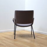 Fauteuil design Monk, Prostoria