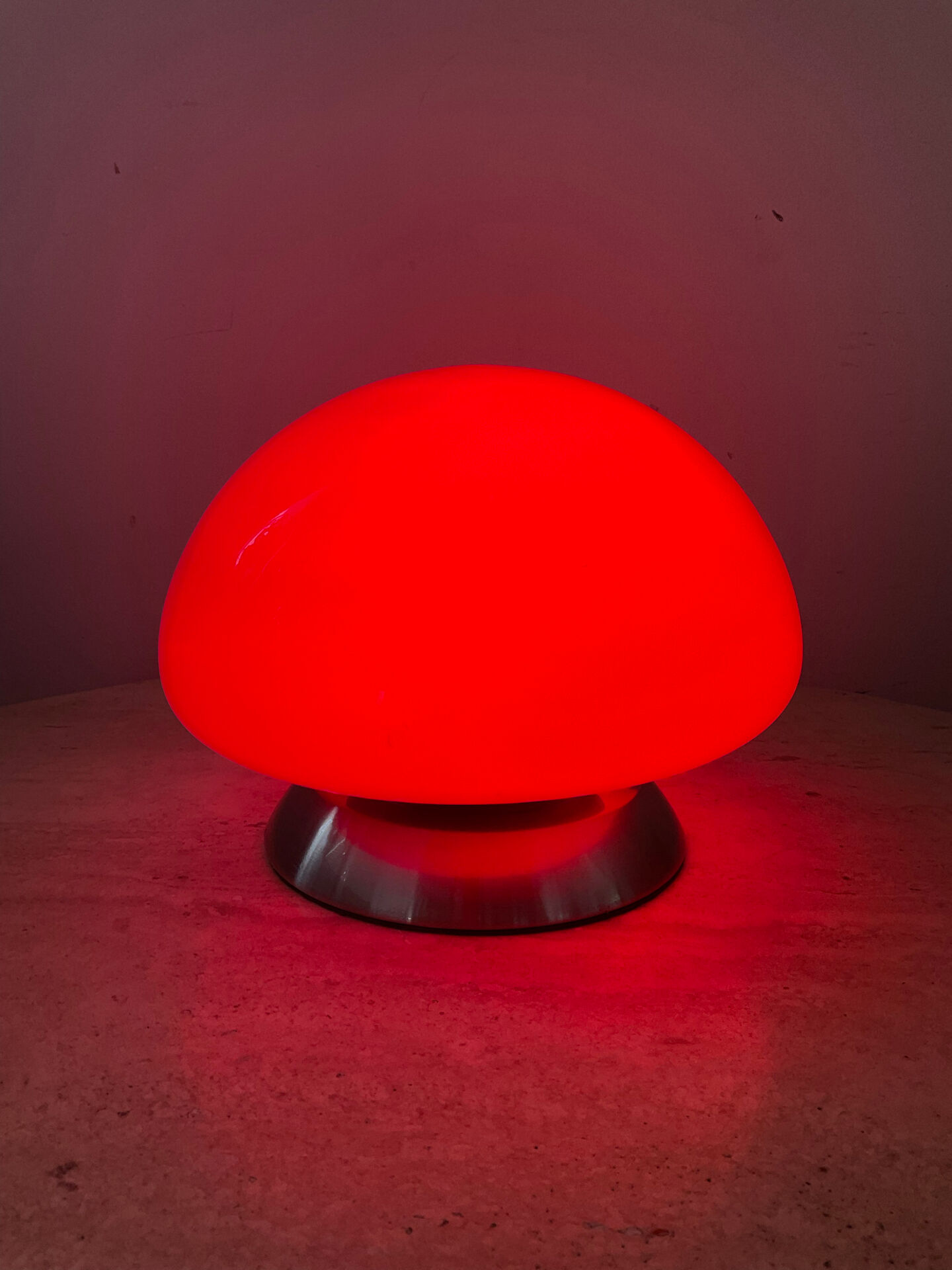 Vintage mushroom lamp in opaline from the 1980s.