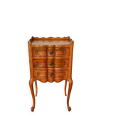 Table de chevet vintage années 70 en bois sculpté – style Louis XV