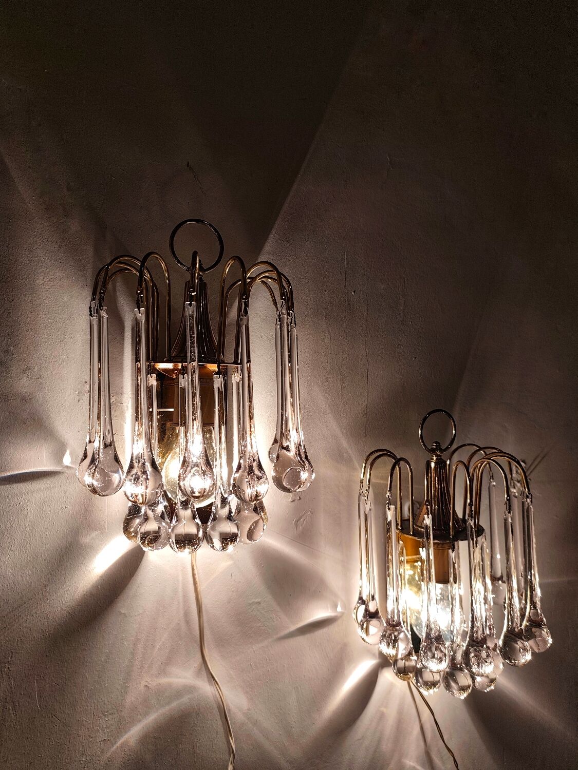 Par de lámparas de cristales. Italia, 1970s.