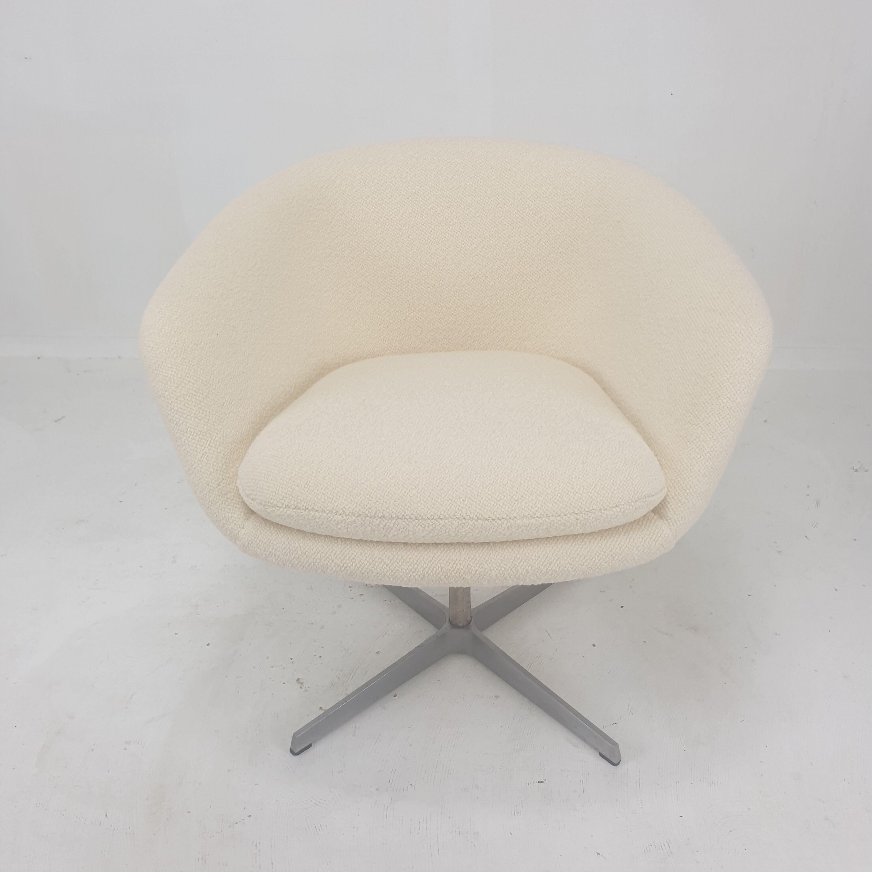 Office chair F8800 by Pierre Paulin for Artifort, 1960s