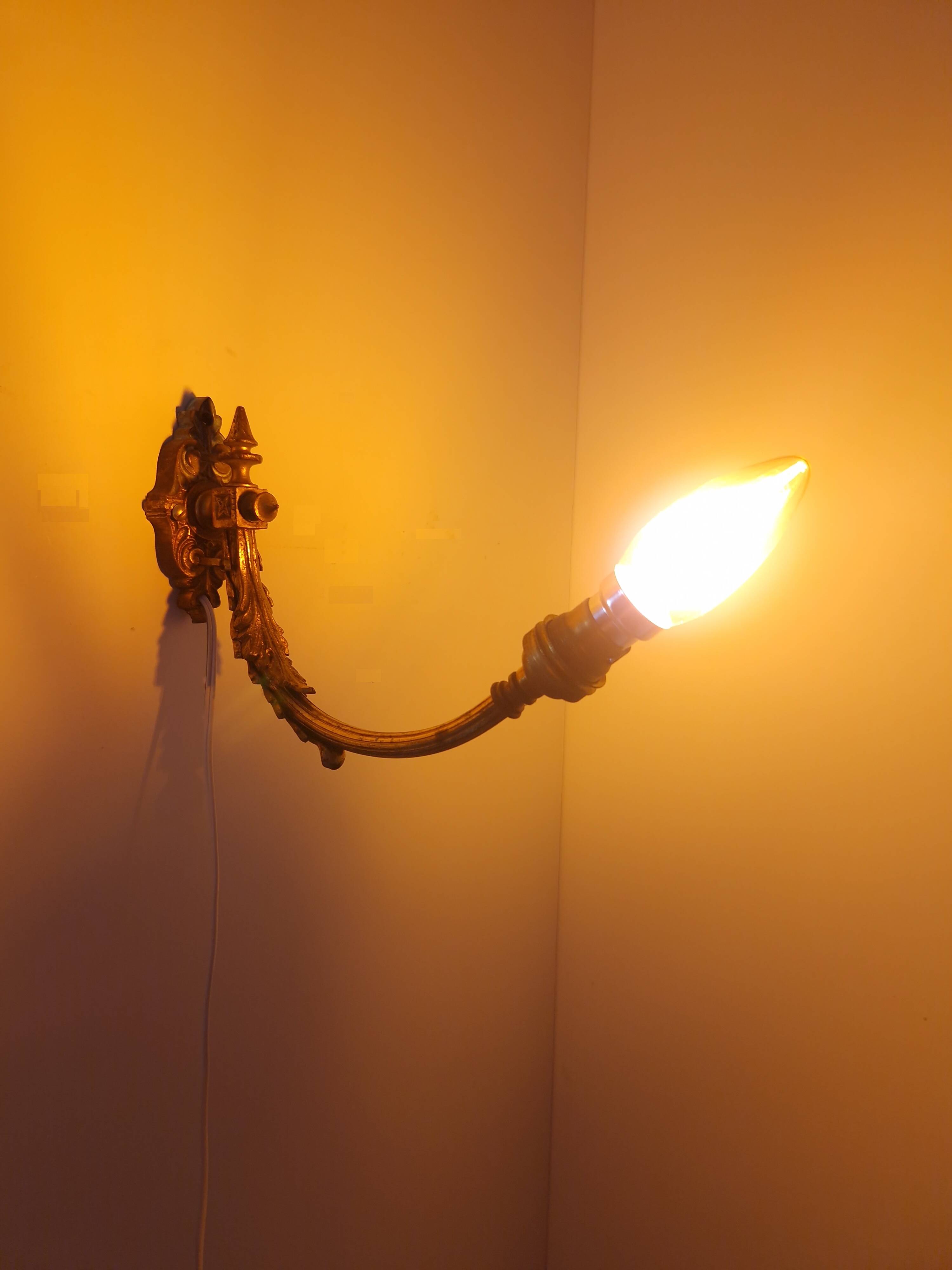 Antique wall lights in gilded brass – Louis XV style, charm and elegance