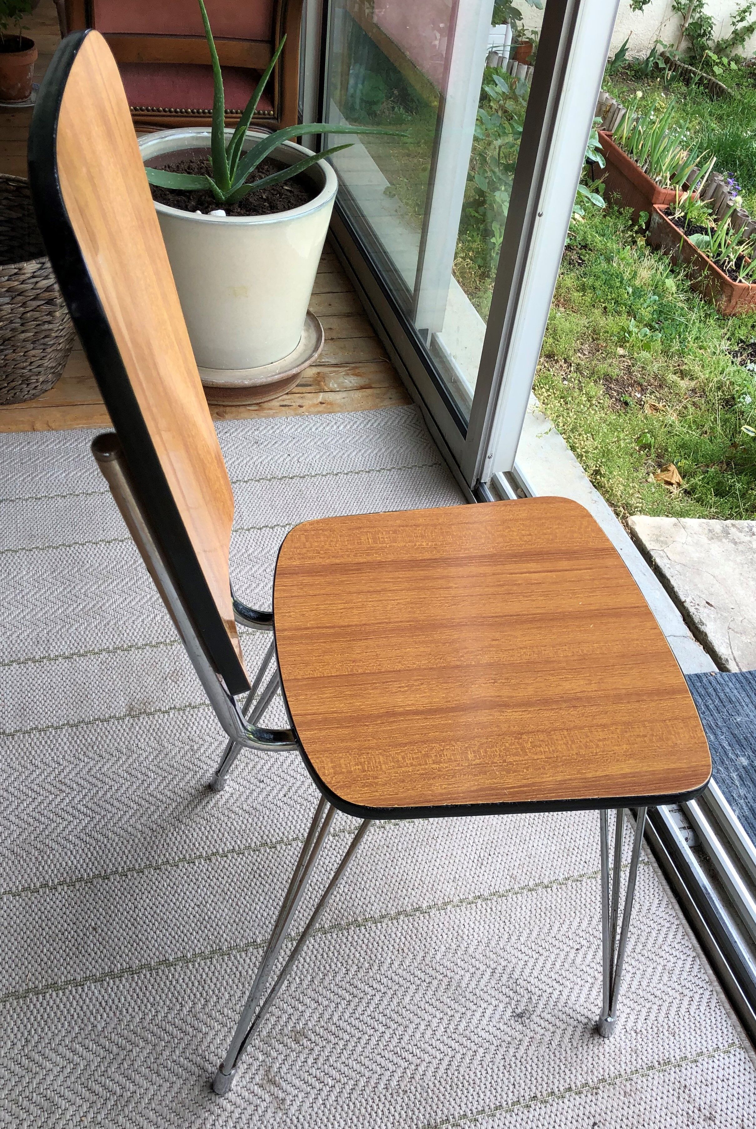 Duo of chairs in formica imitation brown wood and eiffel feet