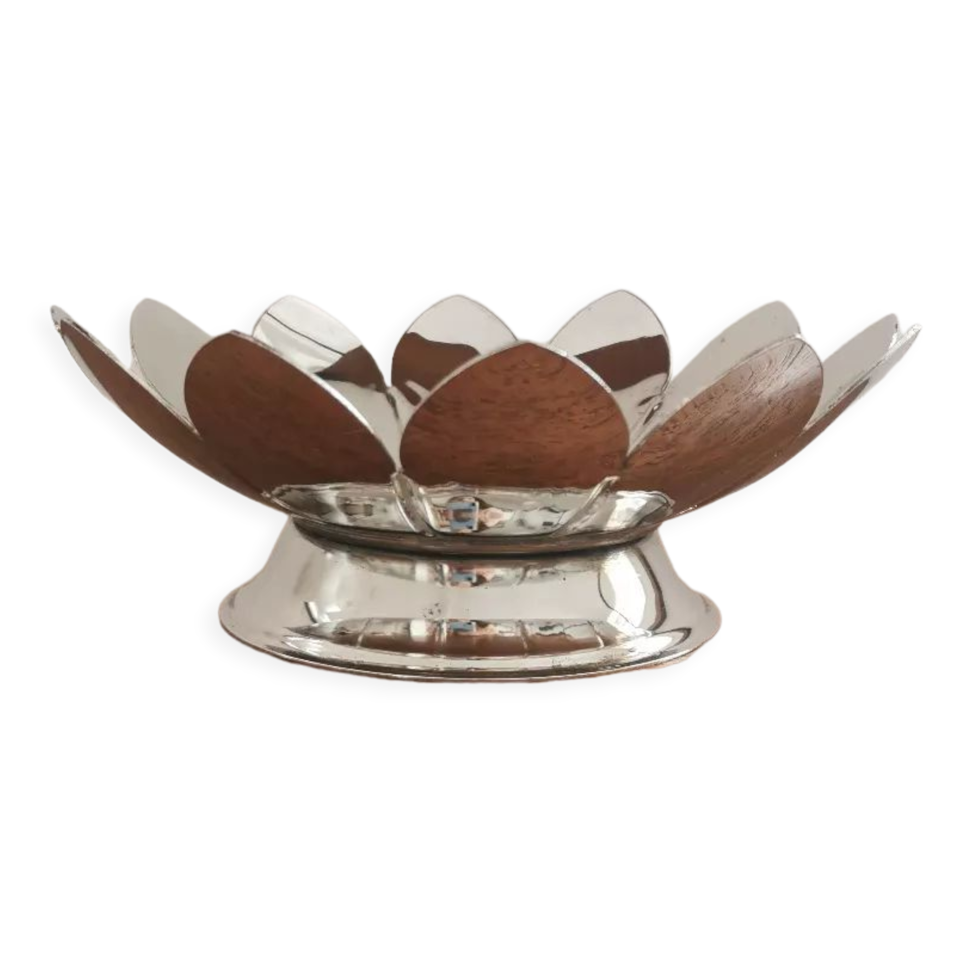 Empty metal flower pocket