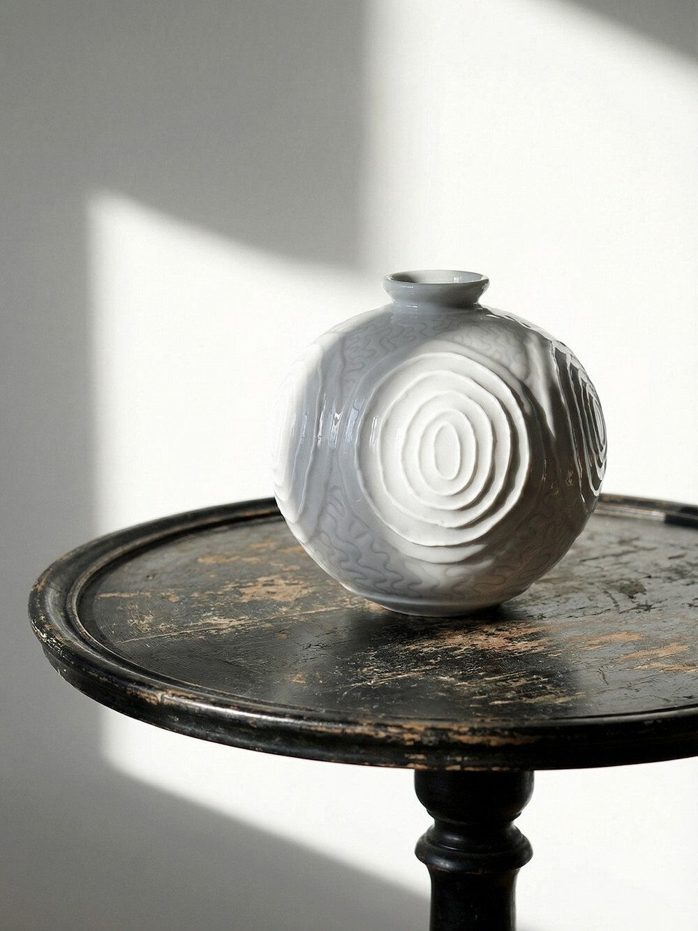 Small round porcelain vase in Art Deco style 1935