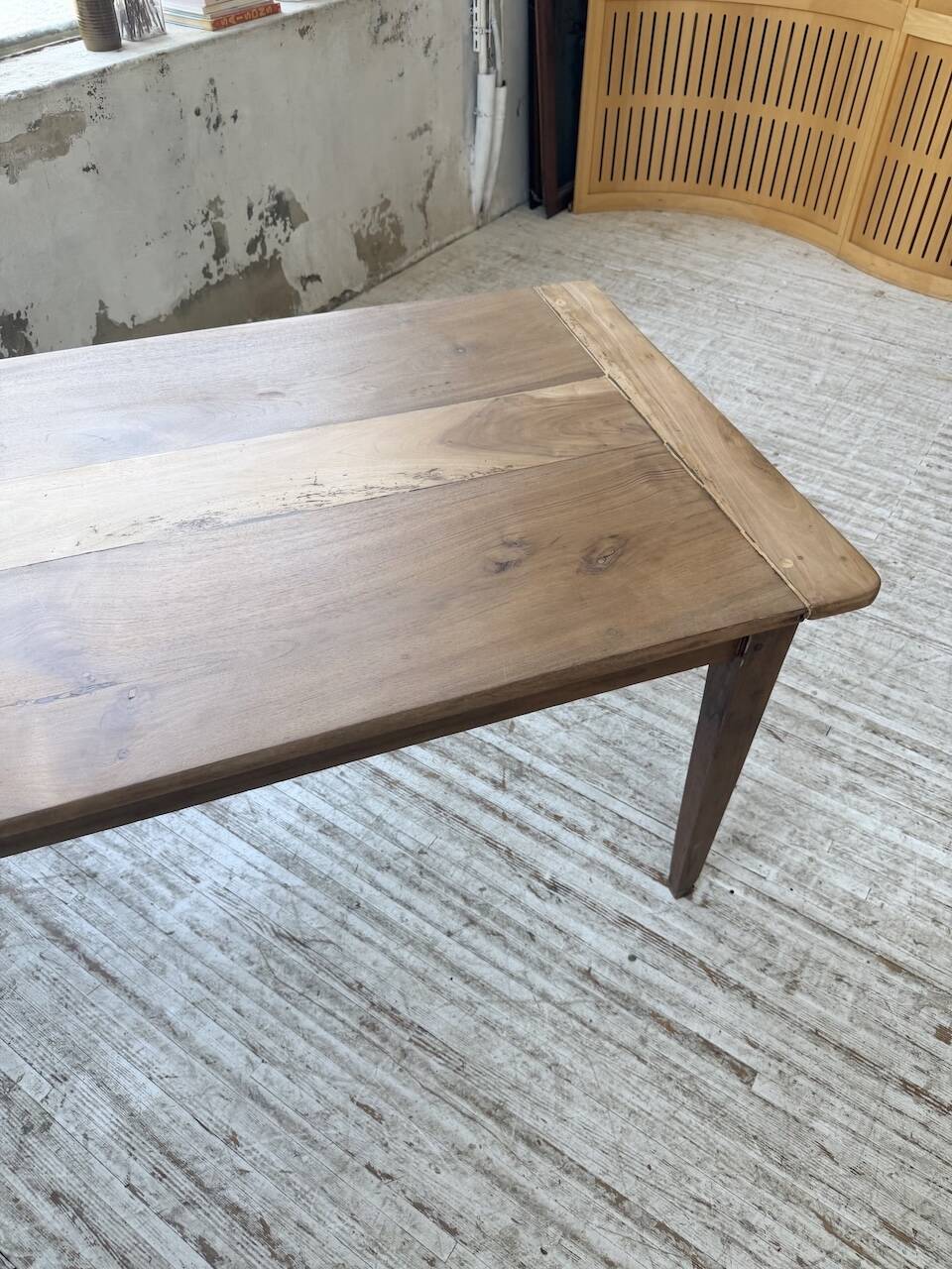Table de ferme noyer pieds fuseaux 1950