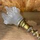 Lampe flambeau ancienne en laiton et tulipe en verre givré style Art Nouveau