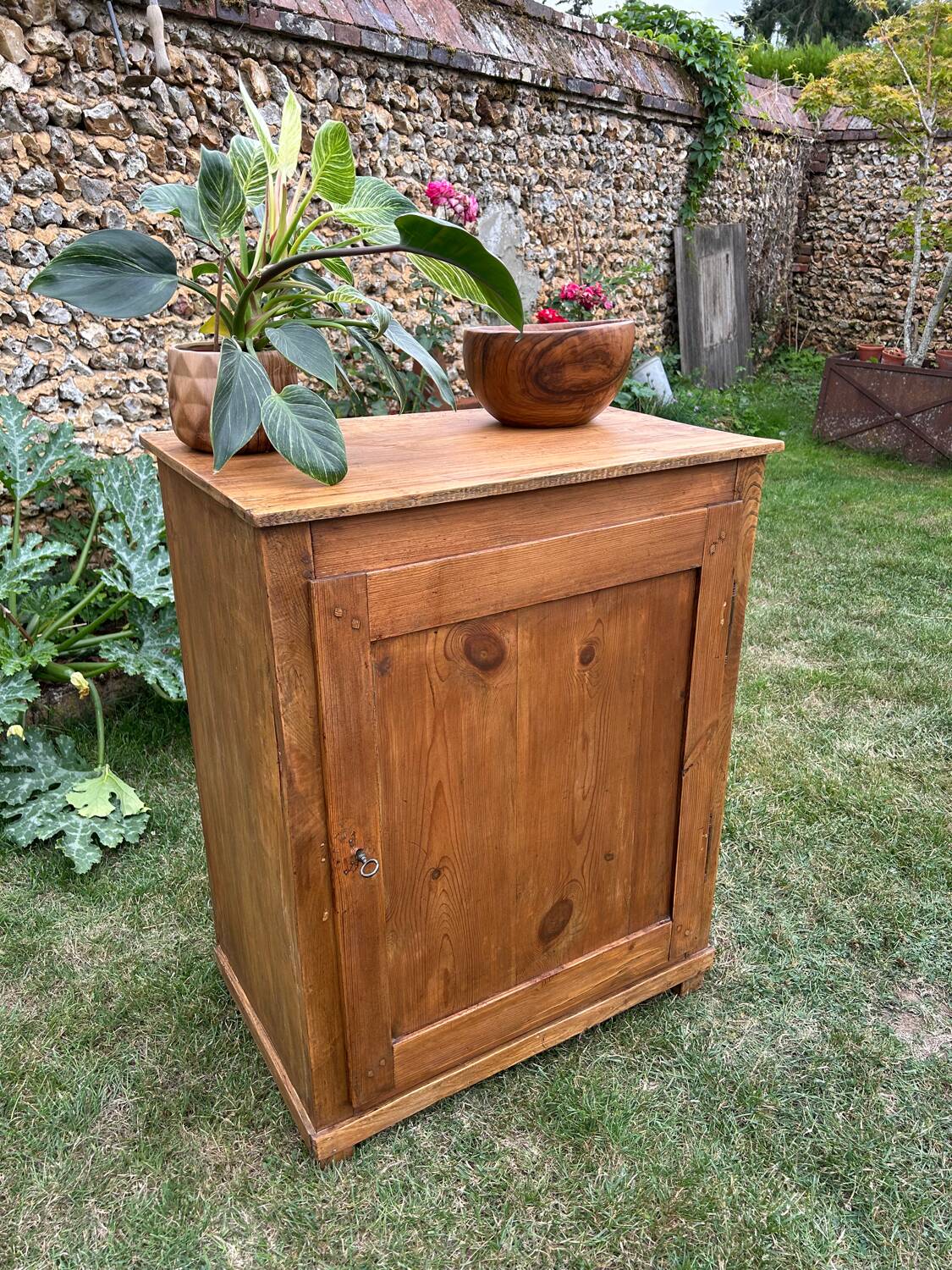 Antique 1-door sideboard in light wood