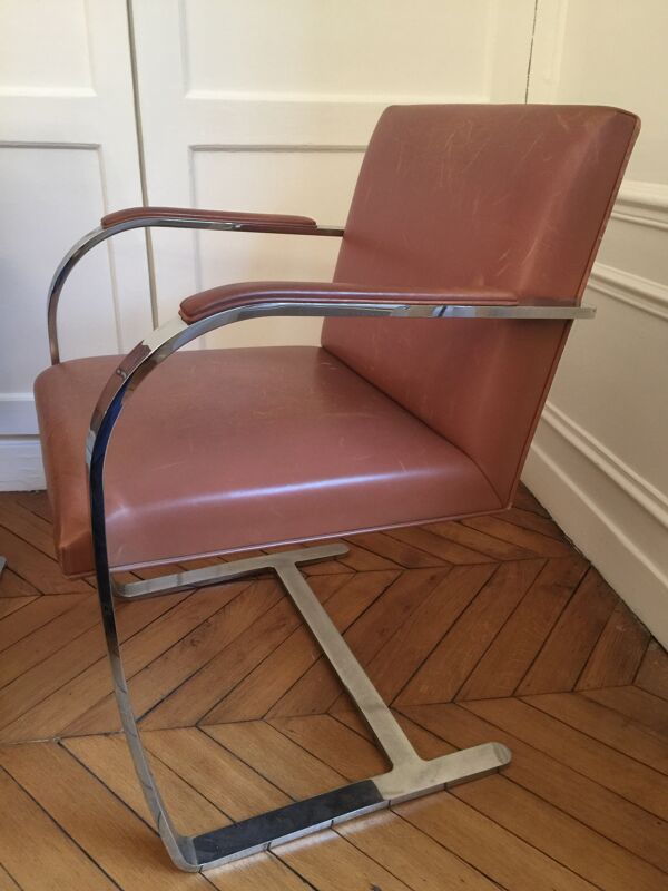 paire De fauteuils Brno Flat Bar cuir De Mies Ven Der Rohe, Édition Knoll