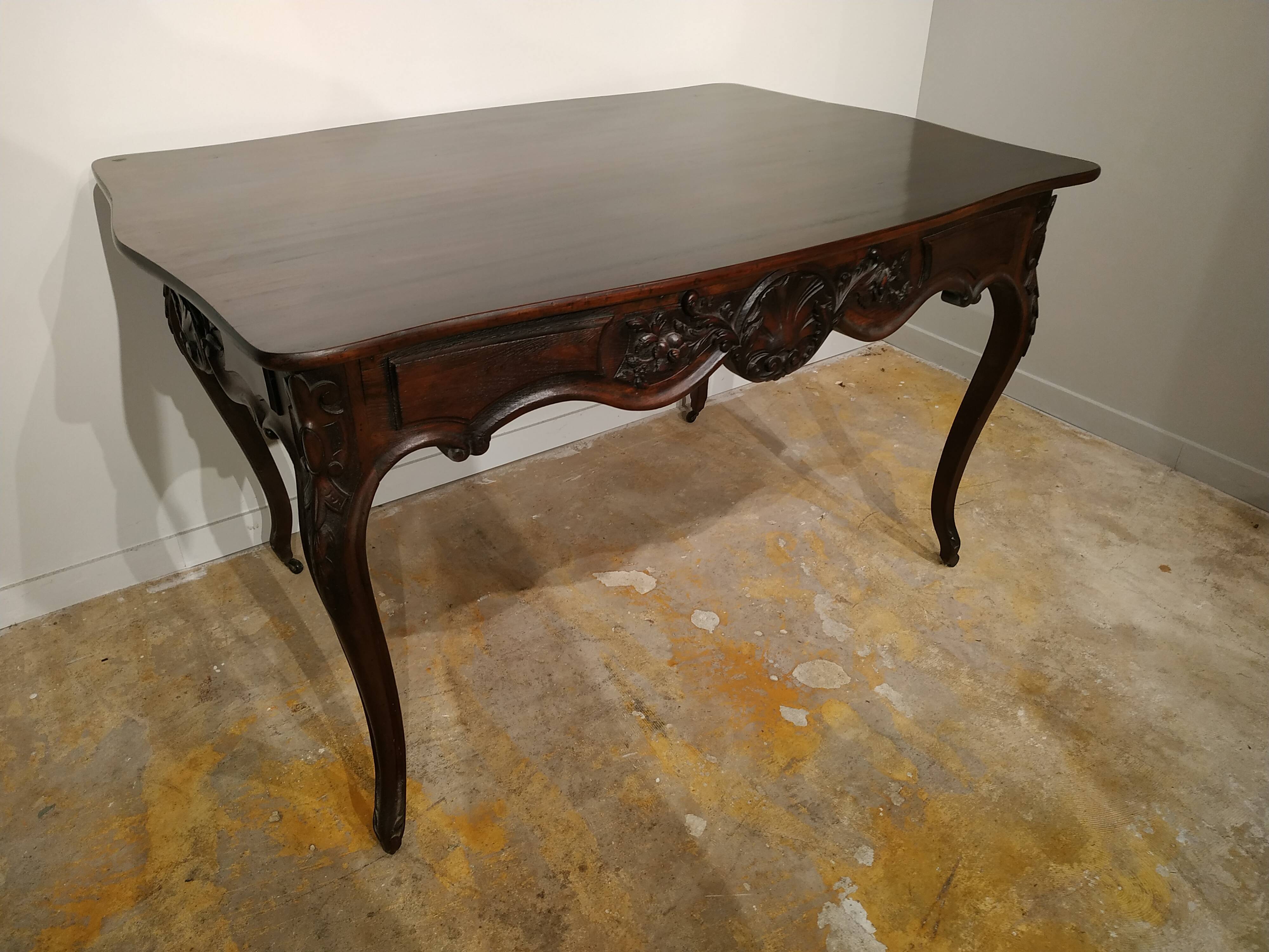 Table de style Louis XV