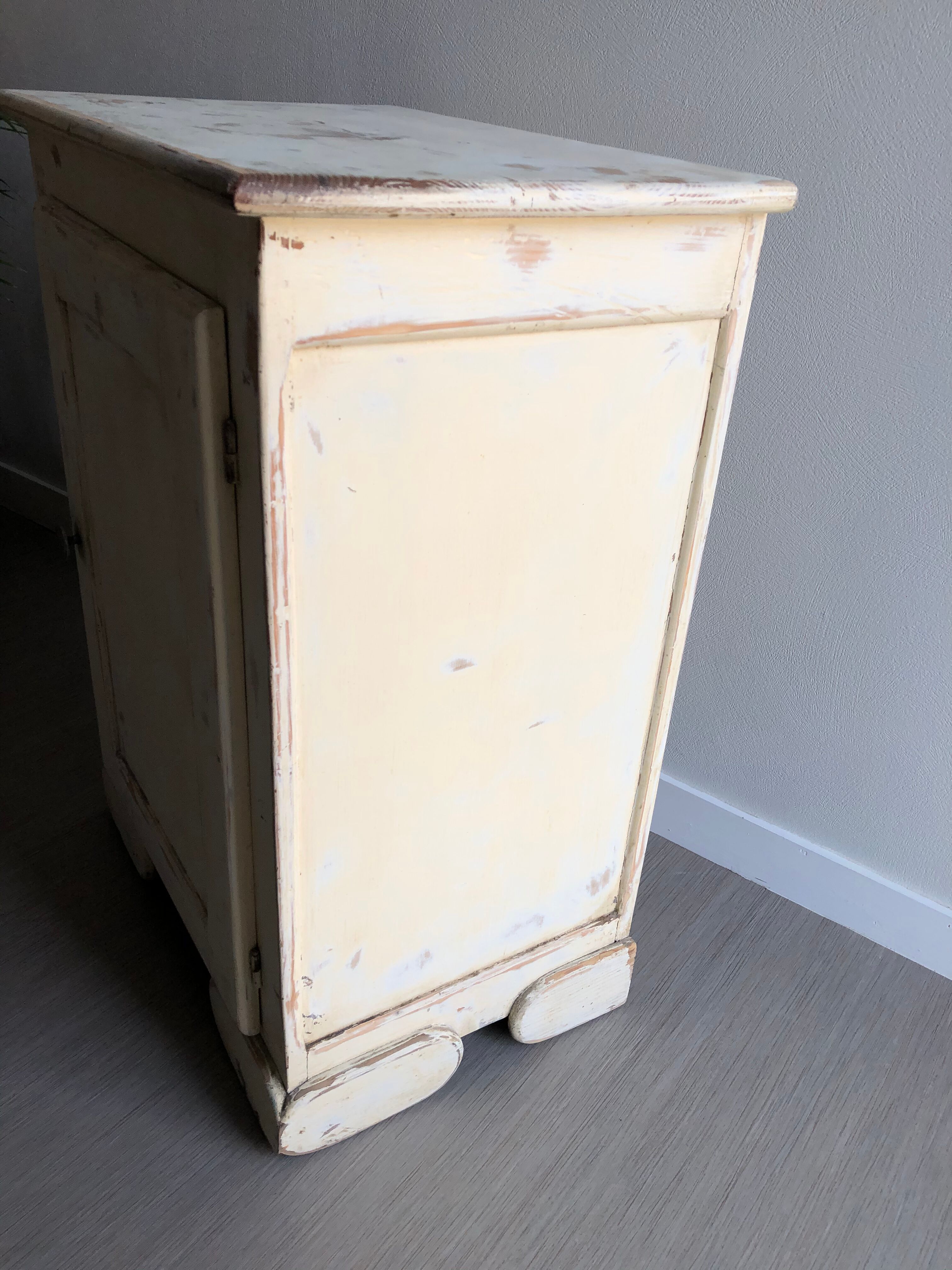 Former patinated confectioner