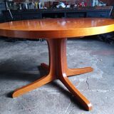 Scandinavian extending table