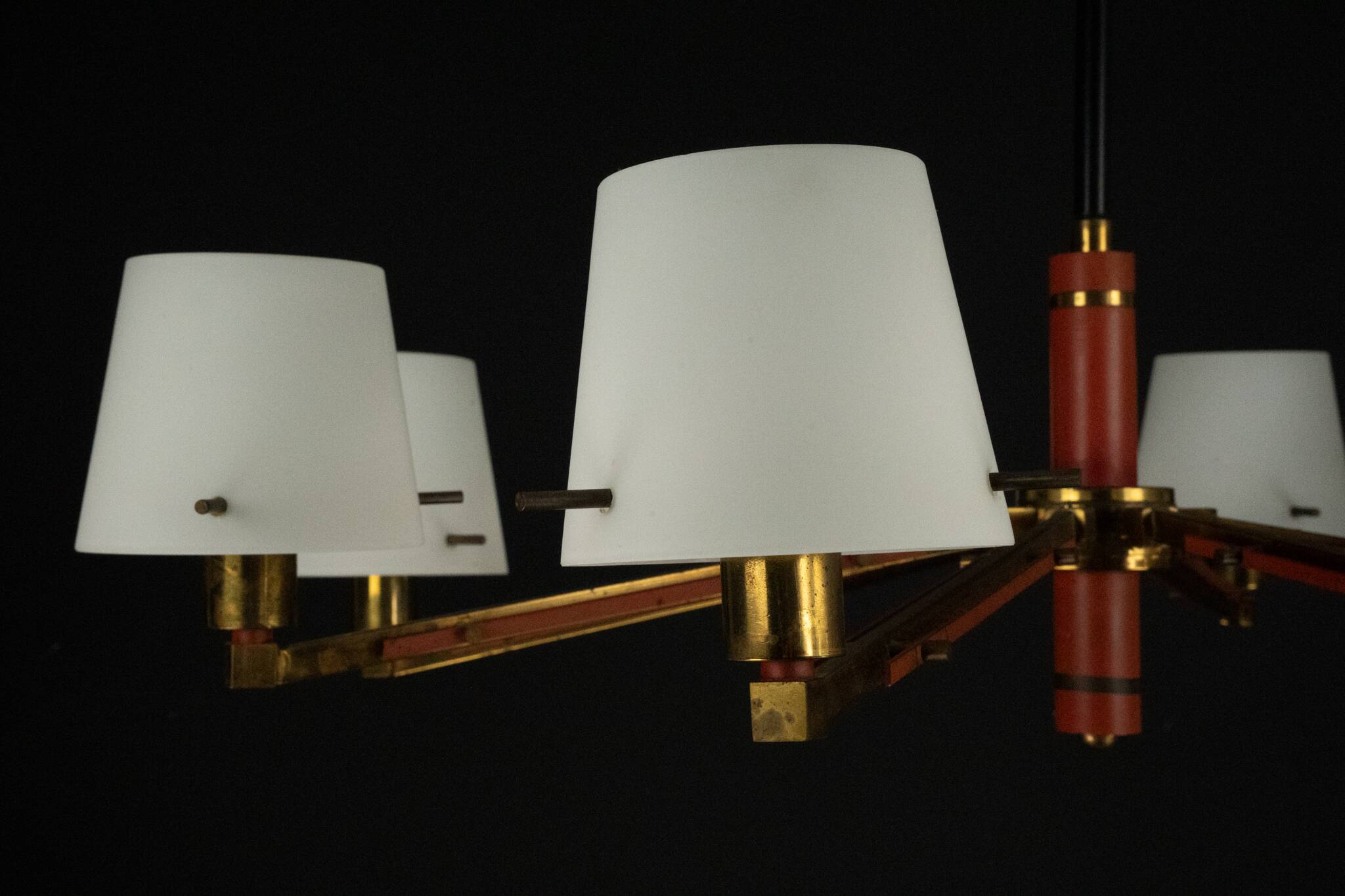 Mid-Century 8 arms Stilnovo chandelier in opaline, brass and red lacquer.