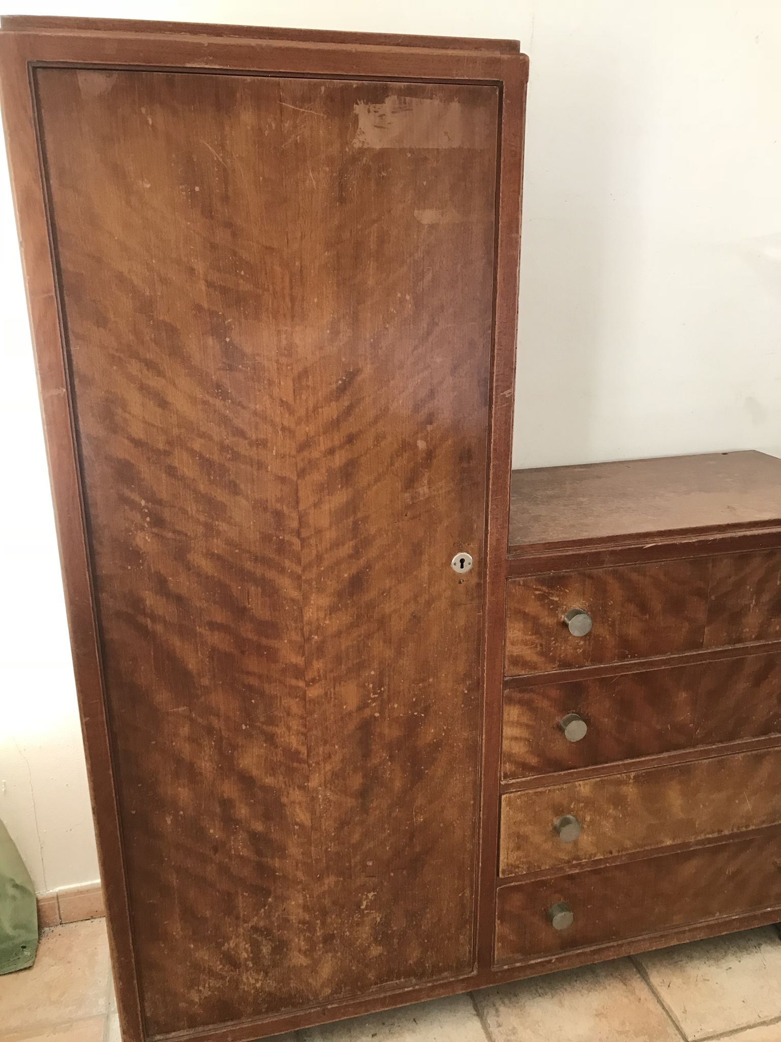 Art-deco chest of drawers