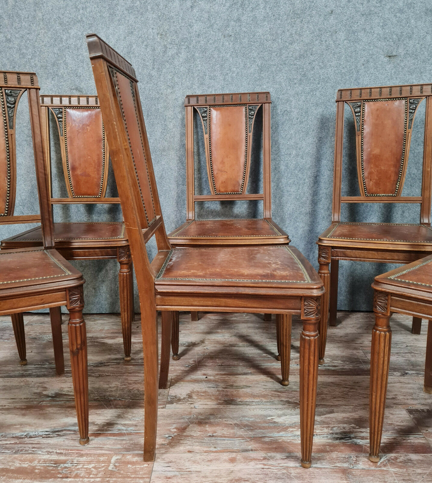 Series of 6 Art Deco period chairs in solid walnut with blonde patina