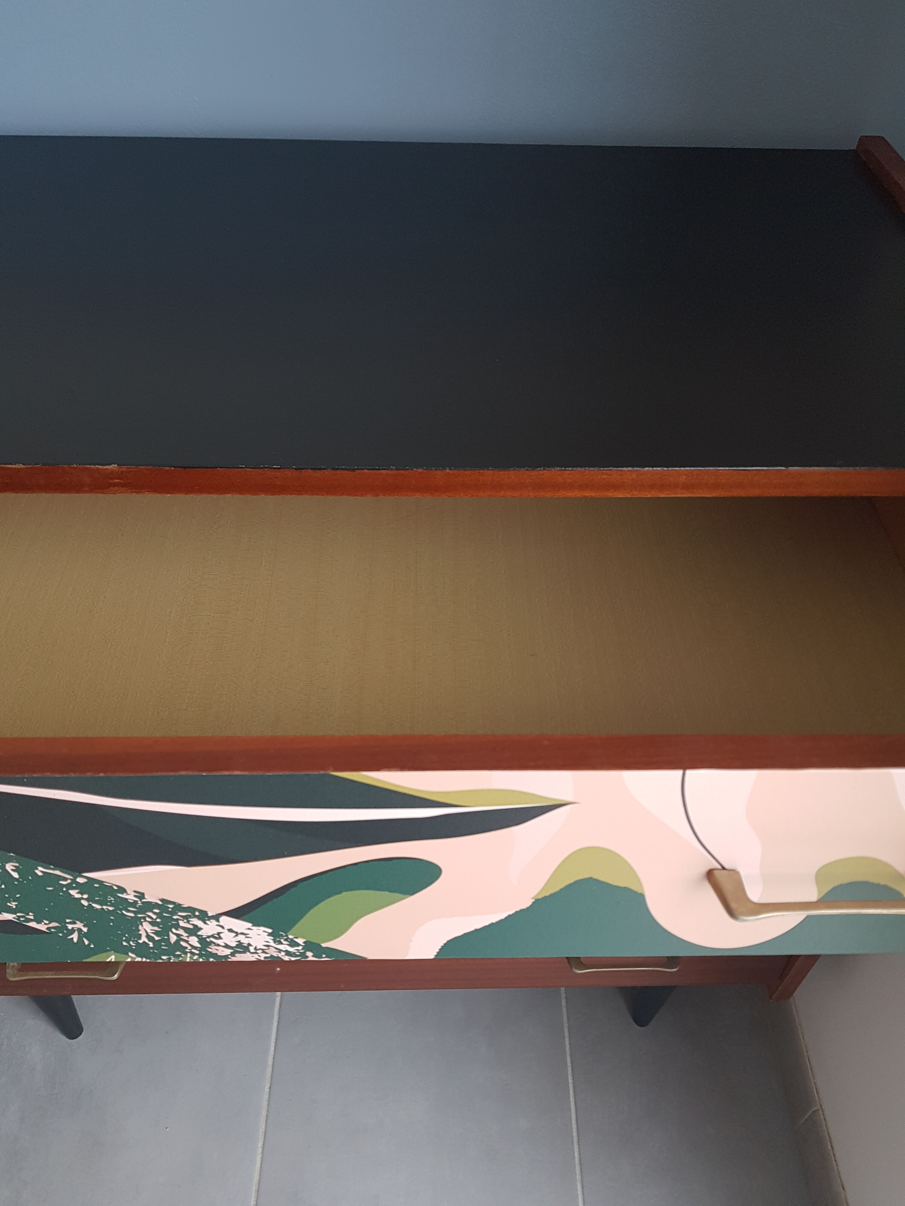 Vintage chest of drawers