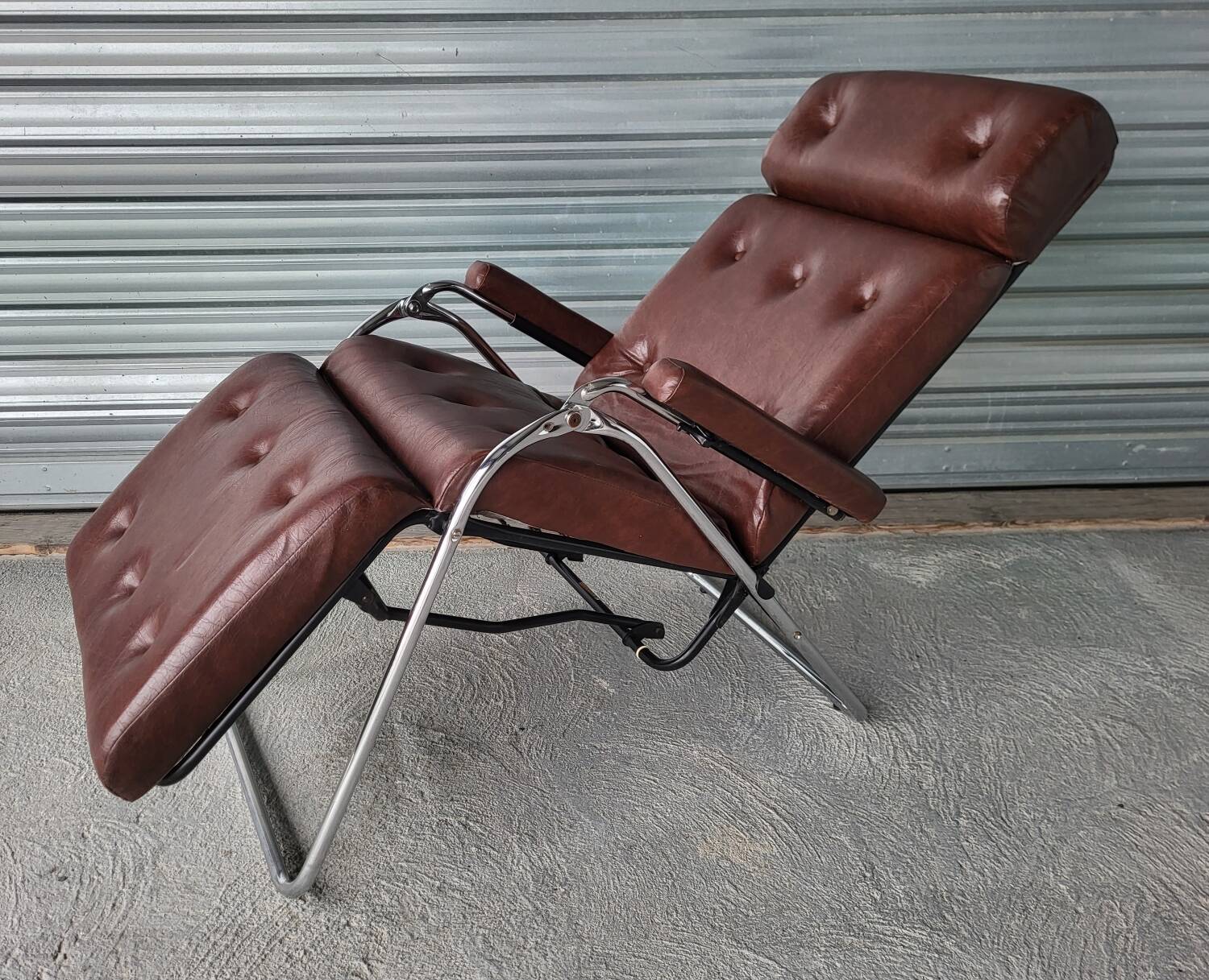 LAMA Vintage Relaxing Lounge Chair in Very Good Condition