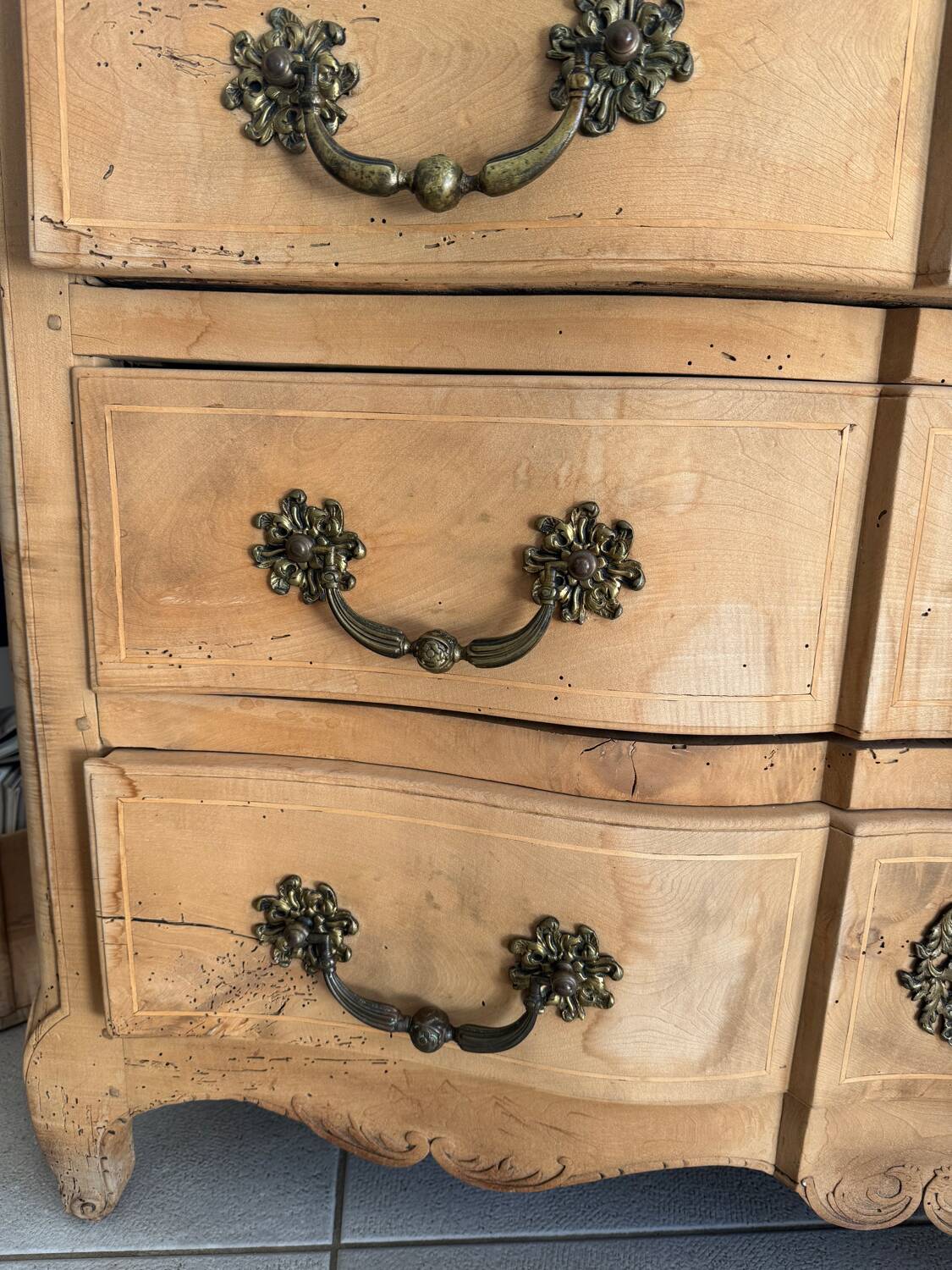 Wooden chest of drawers