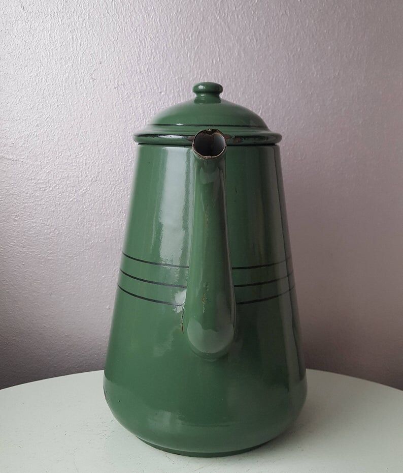 Vintage pitcher in green enamel 1960