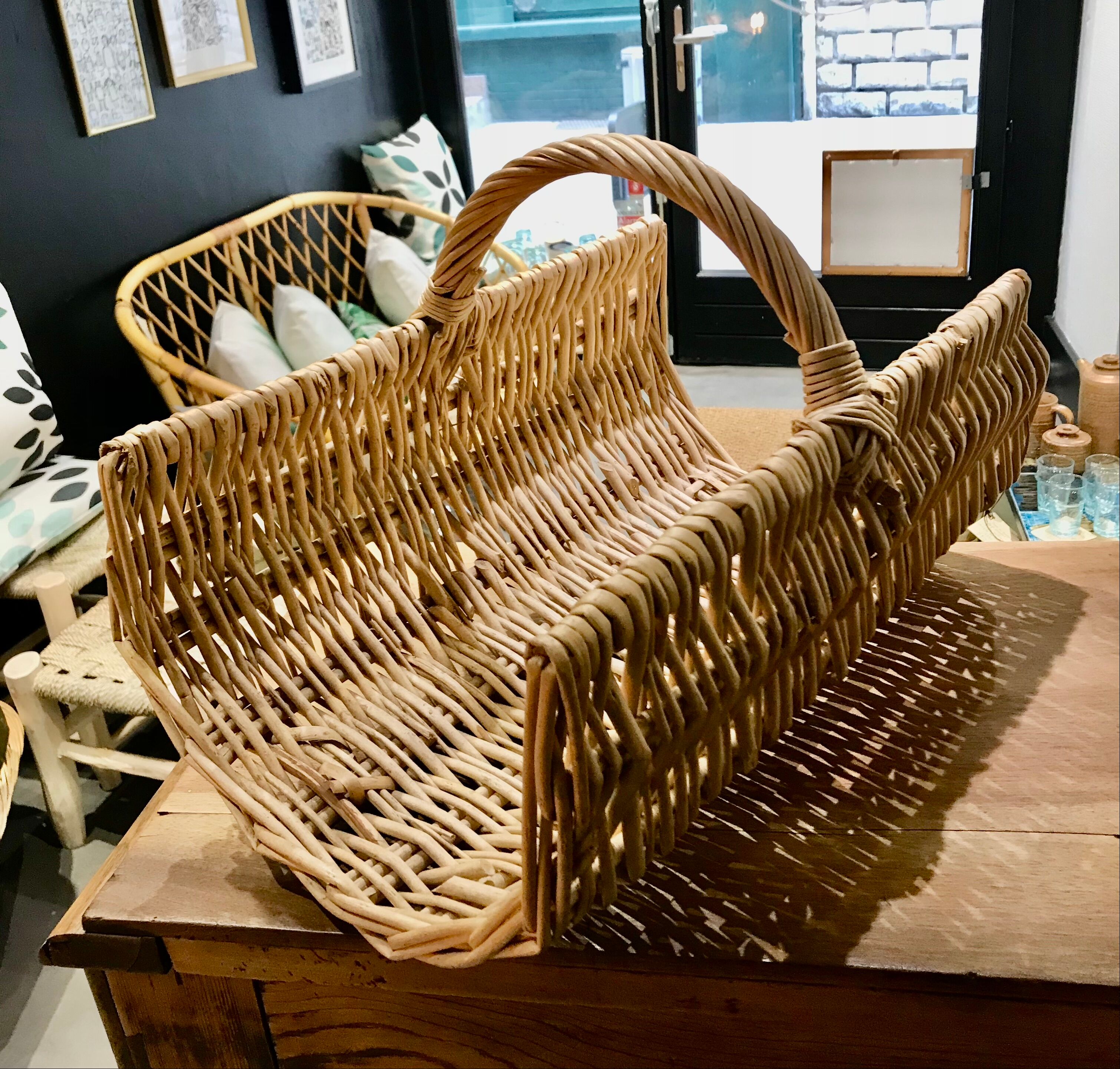 Door logs or magazines in rattan and wood