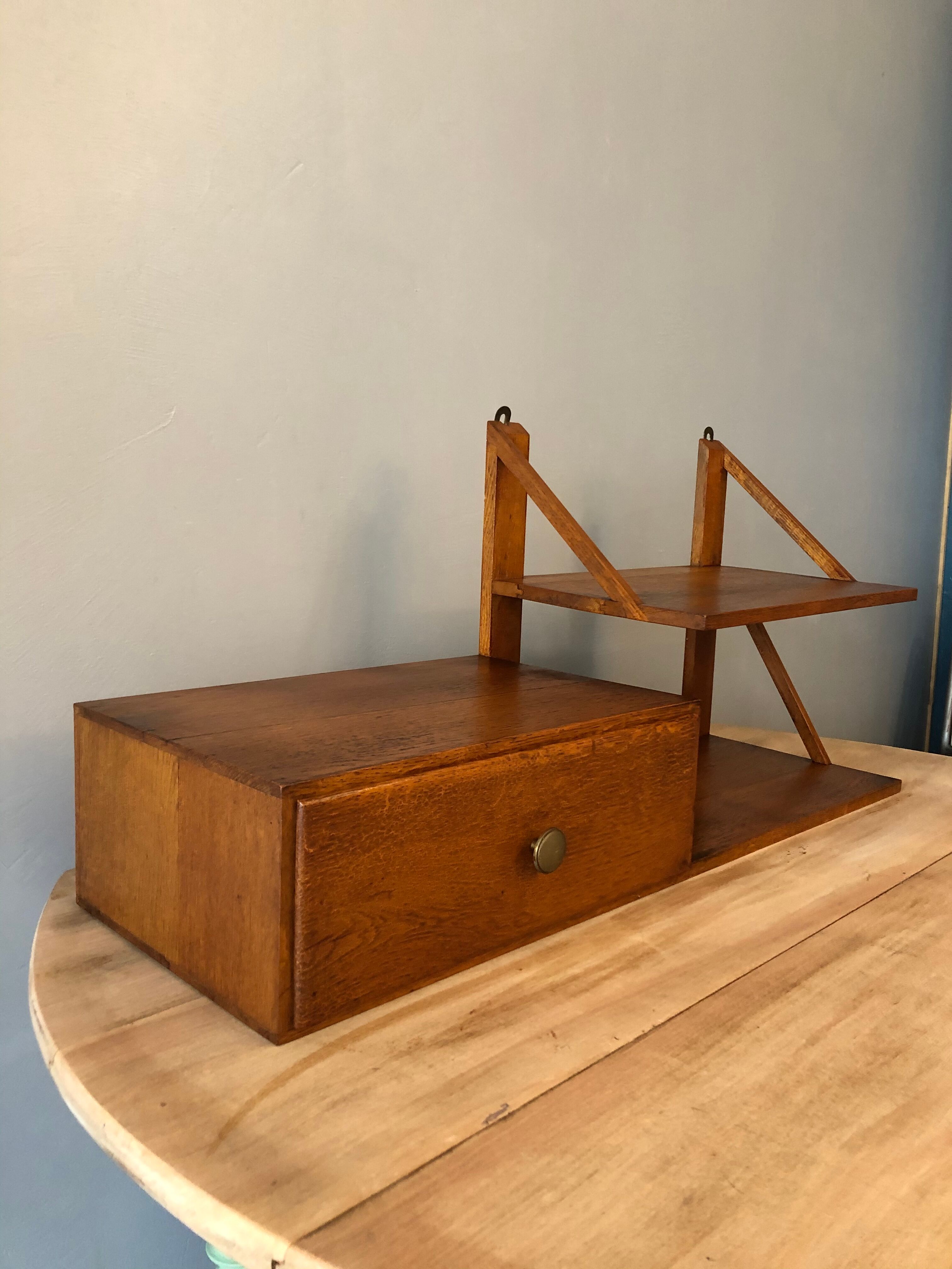Vintage shelf to hang