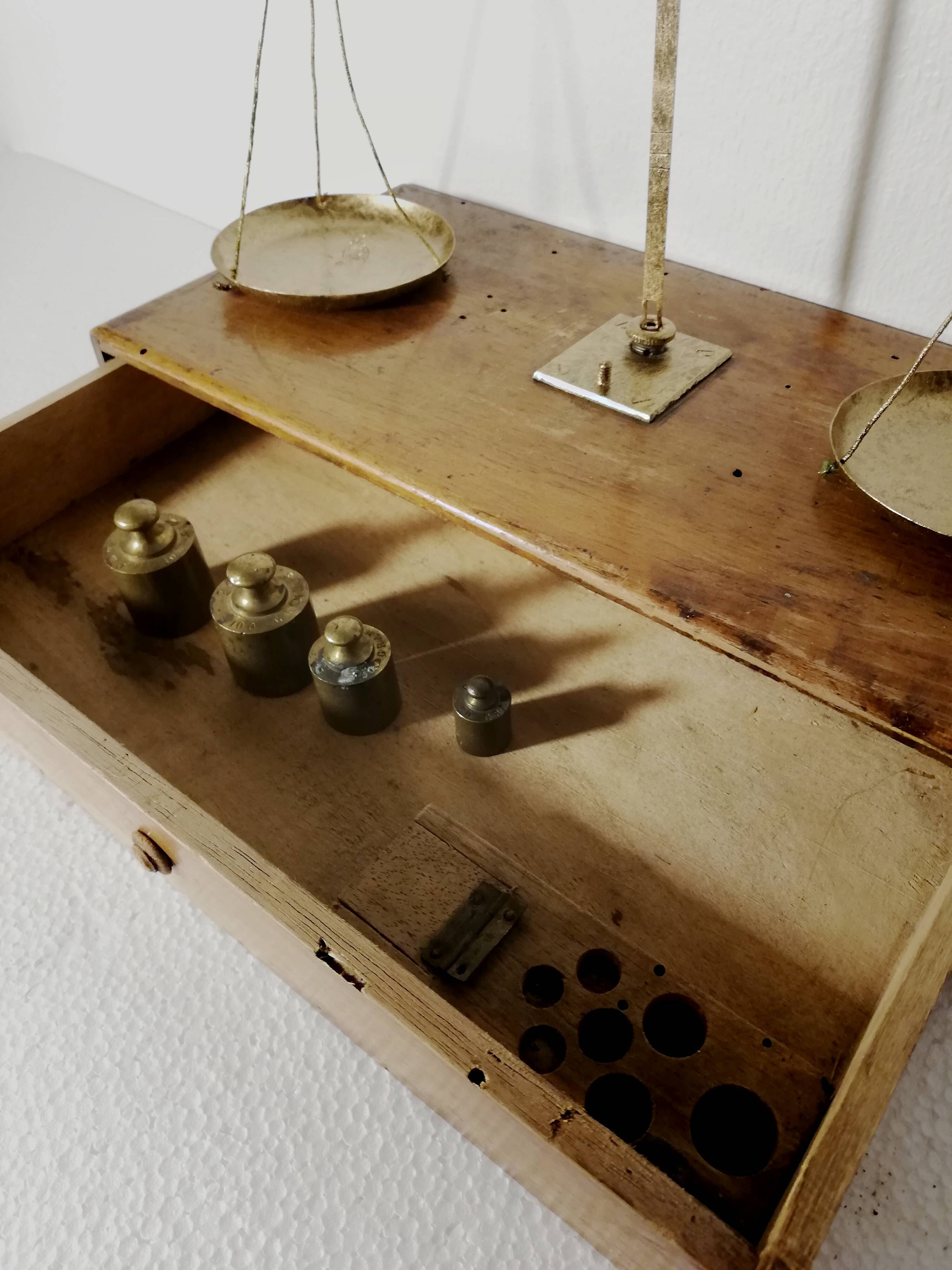 Libup on drawer stand