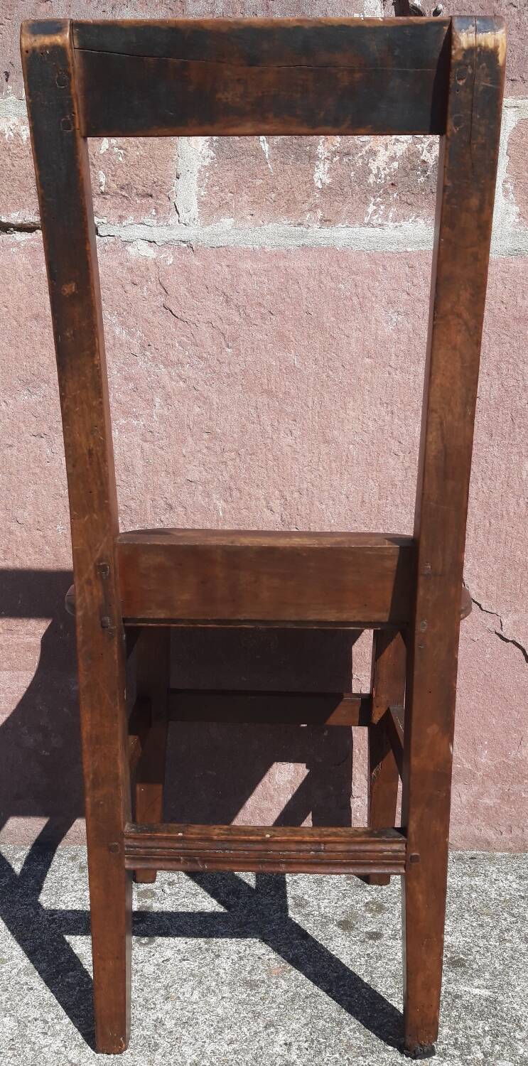 Lorraine chair in wood, 18th century.