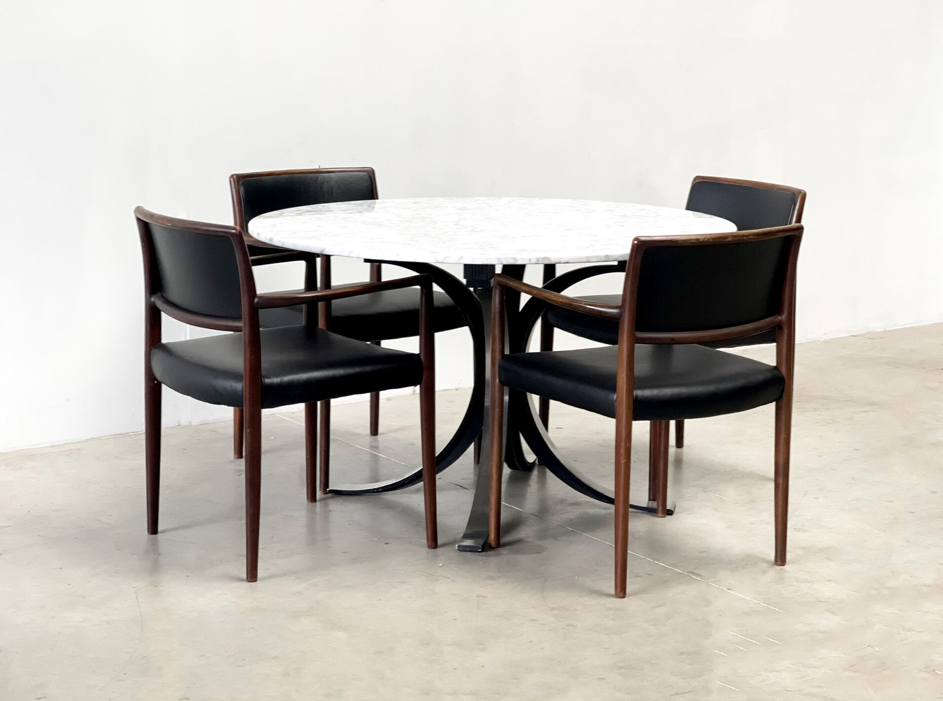 Marble dining table T69 by Osvaldo Borsani for Tecno 1970s