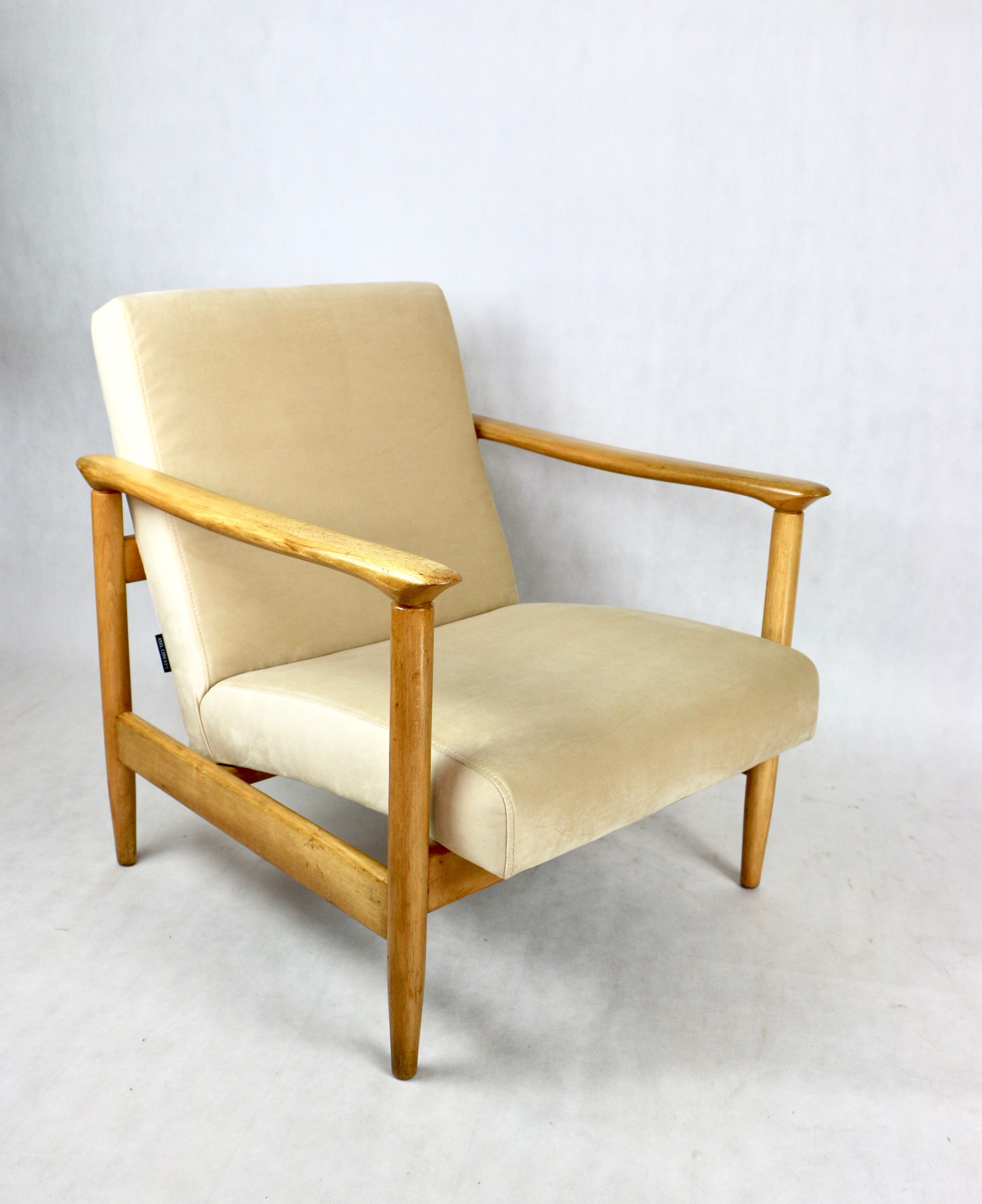 Chaise GFM-142 en velours beige attribuée à Edmund Homa, années 1970