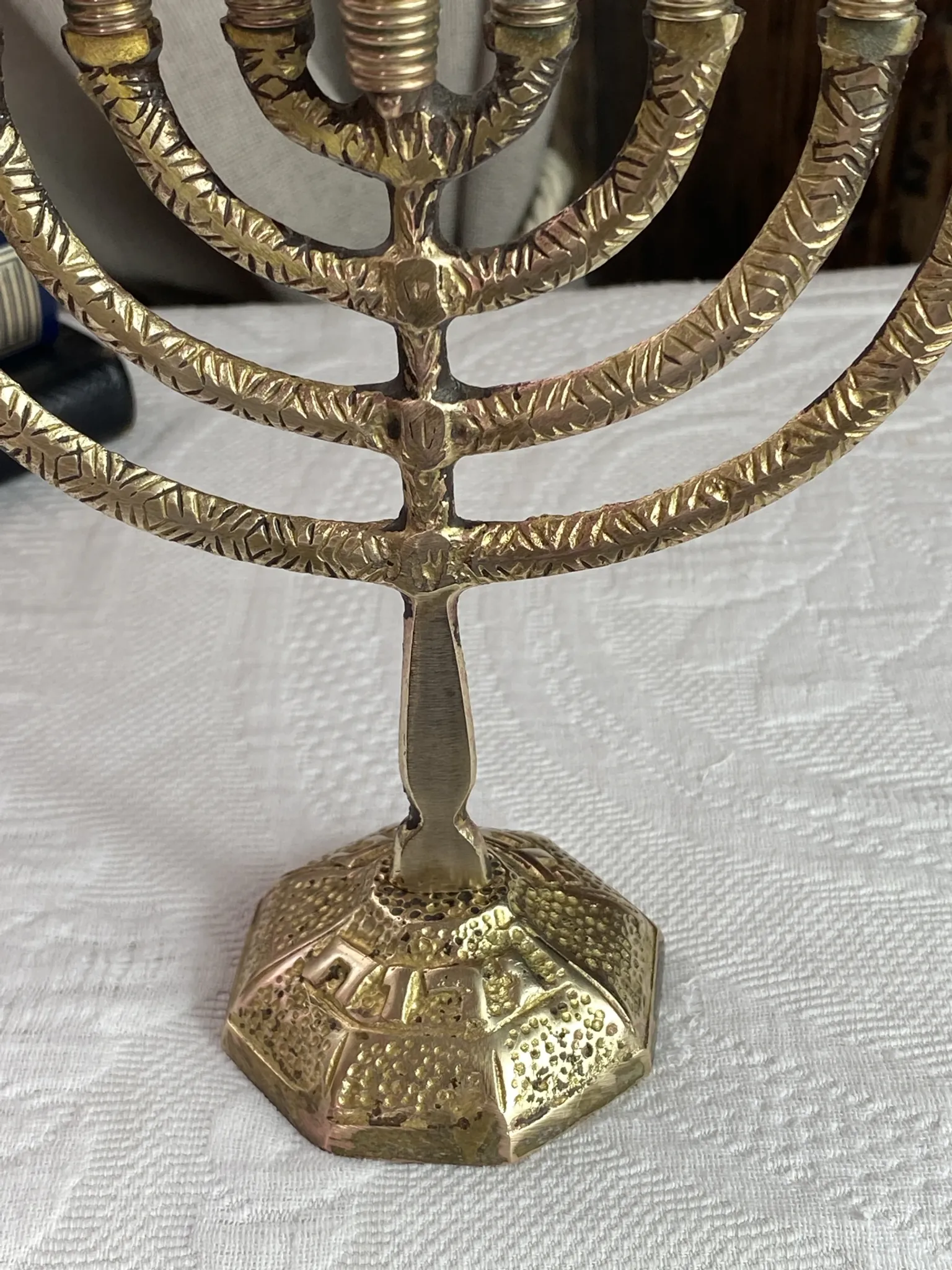 Chandelier, menorah à  neuf branches en laiton massif 