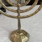 Chandelier, menorah à  neuf branches en laiton massif 
