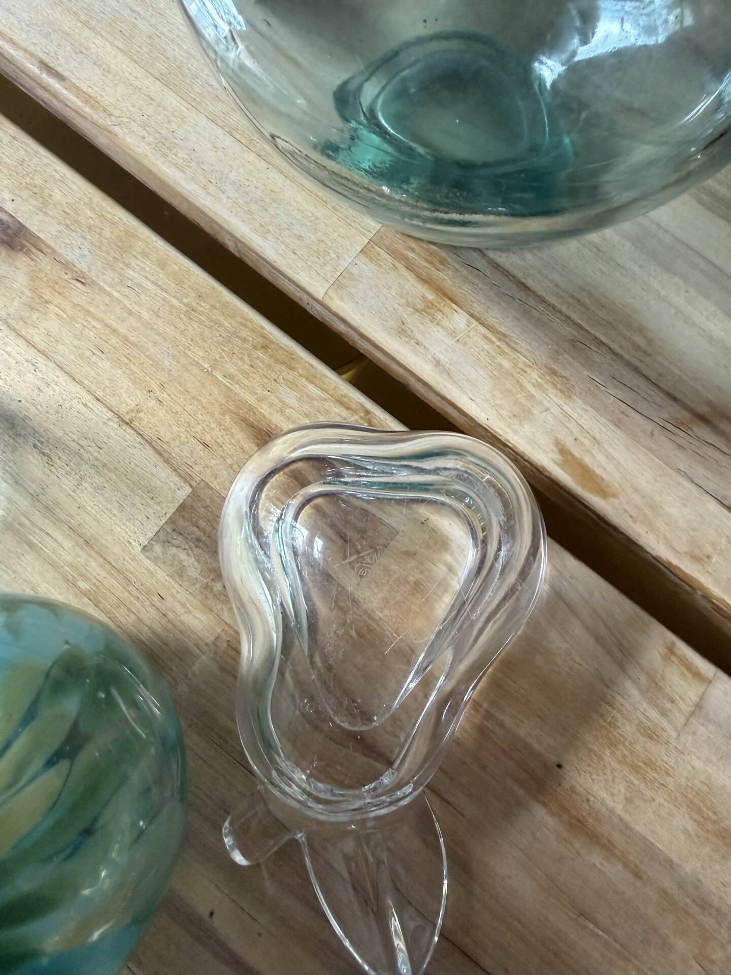 Vintage pear-shaped crystal catchall signed Art Vannes France - 60