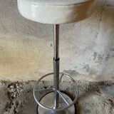 Height adjustable bar stool