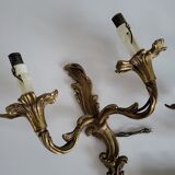 Ancienne paire d'appliques en métal doré style Louis XV - 2 lumières