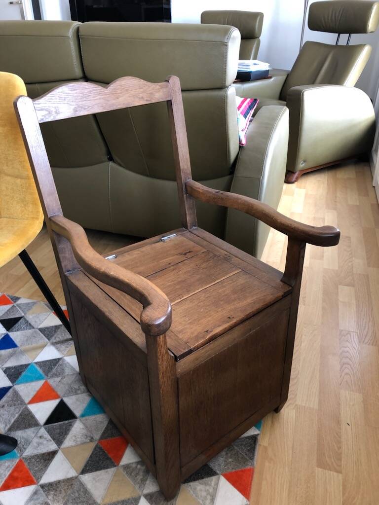 Oak commode chair