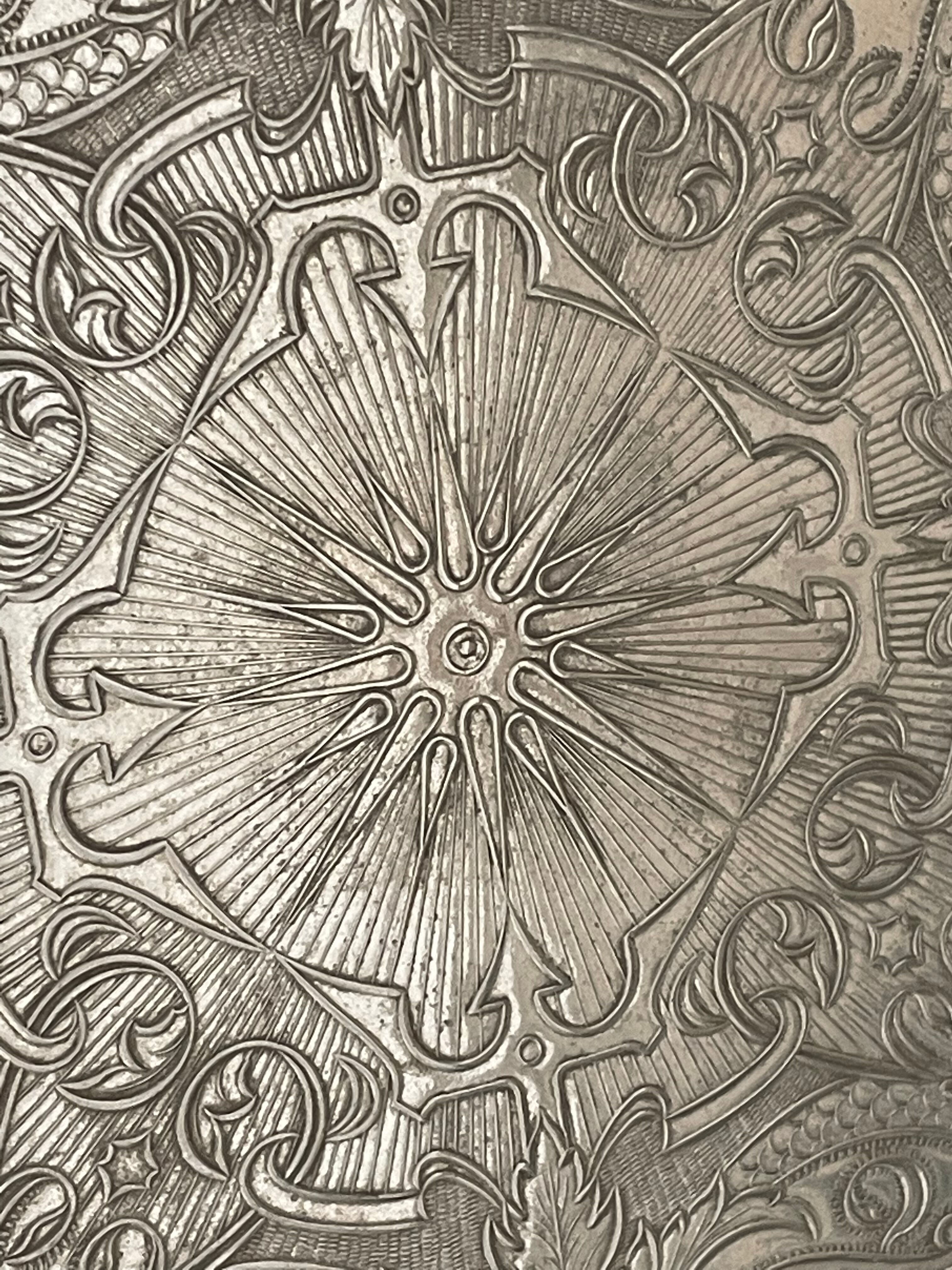 Silvered metal table mat