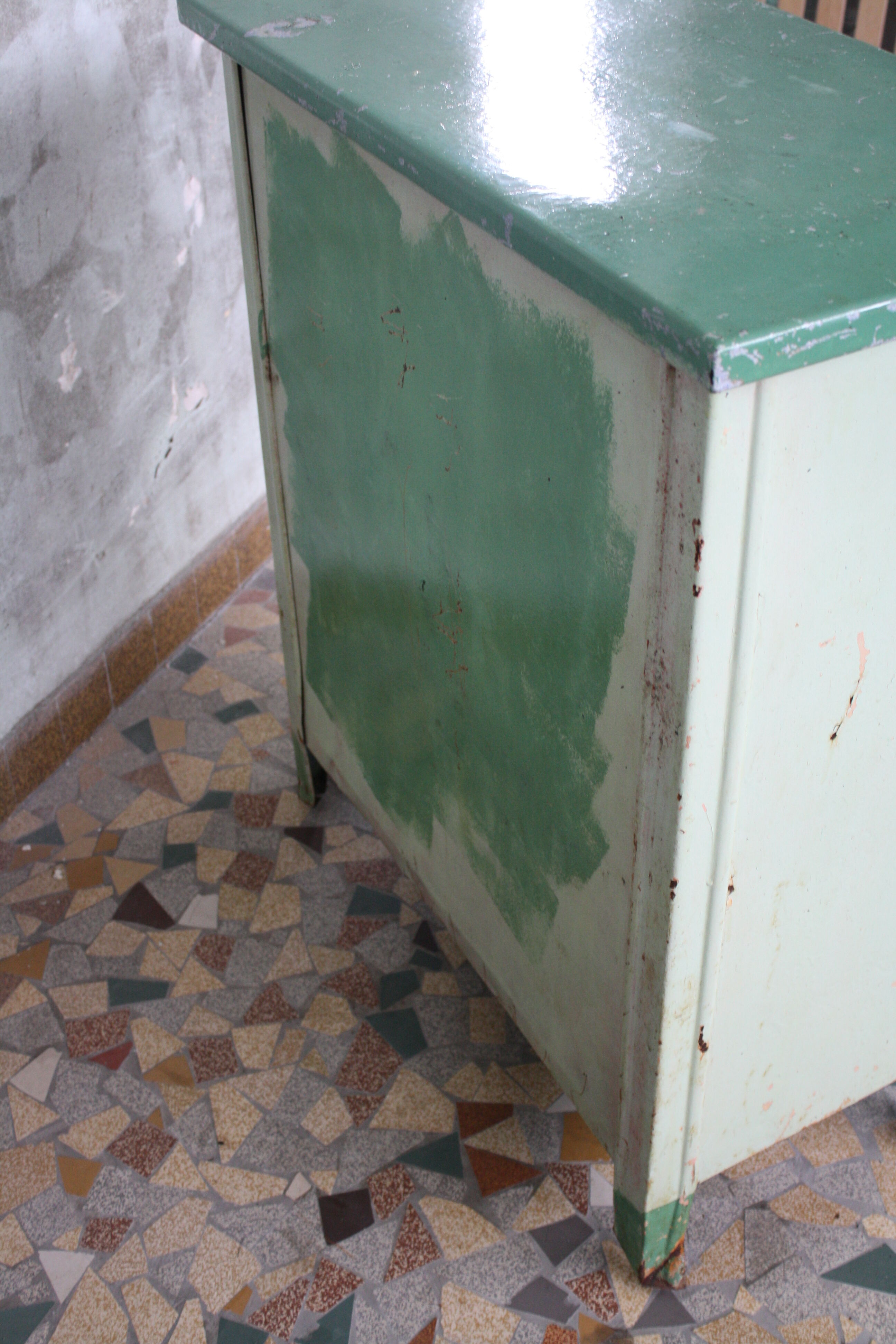 Industrial low metal buffet