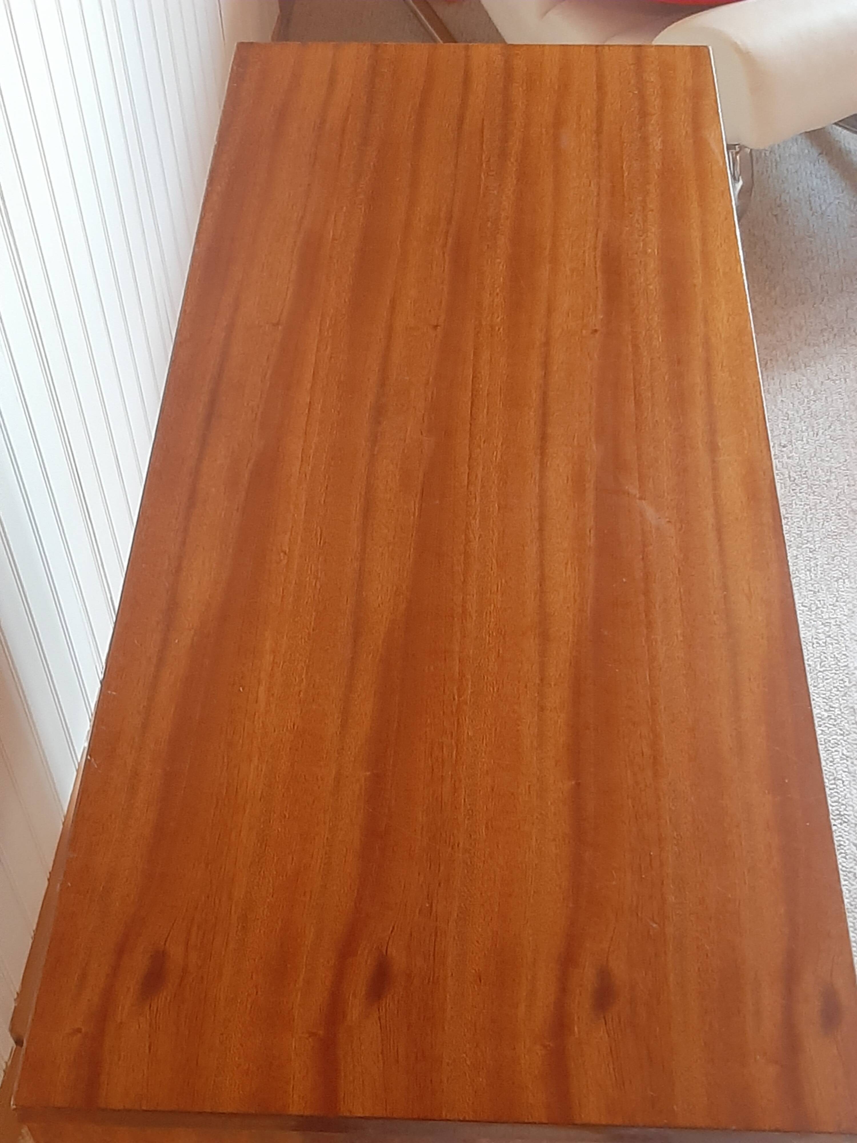 Commode en bois vernis, années 80