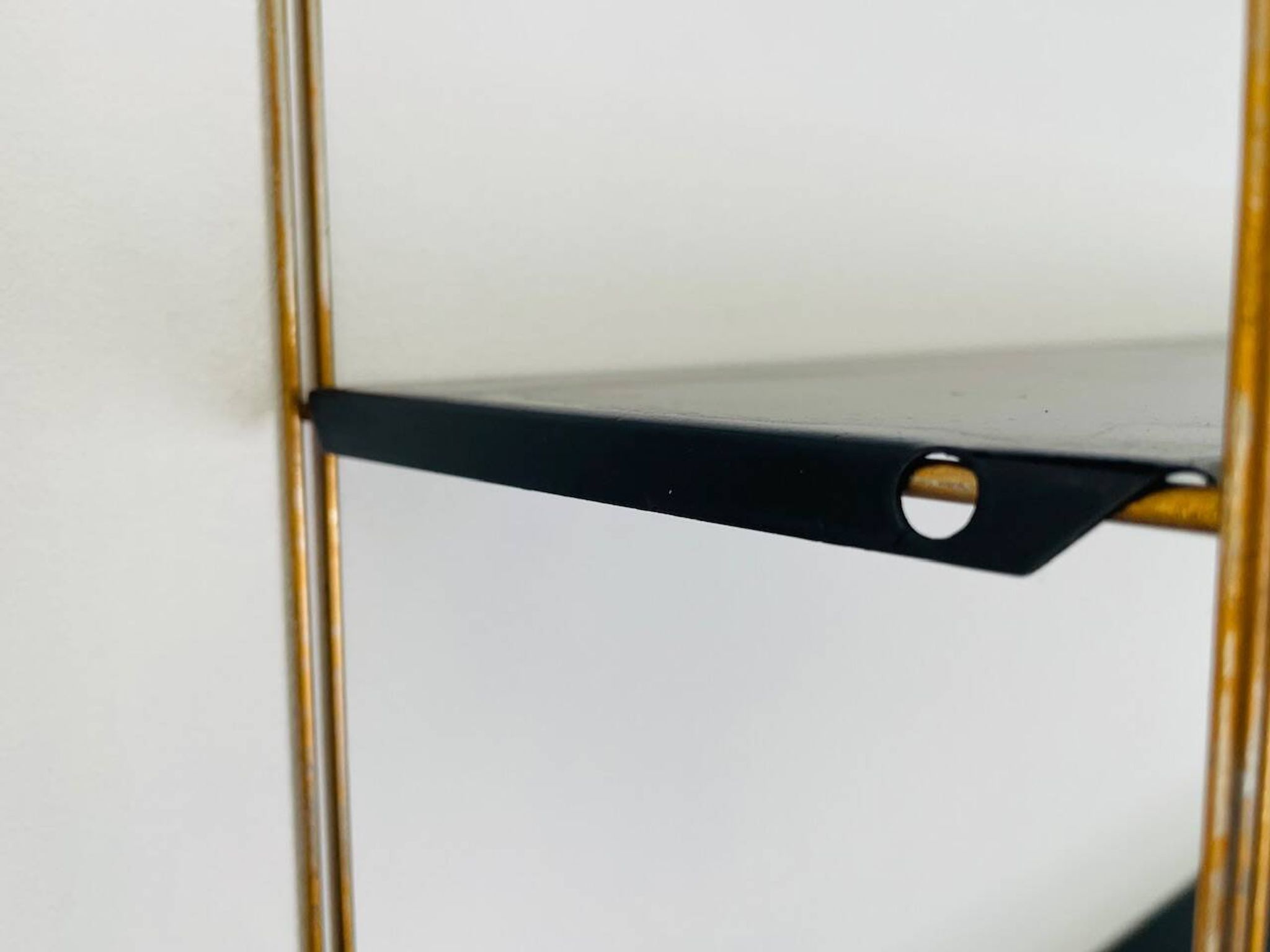 Etagère murale vintage modulable, metal et laiton circa 1960s