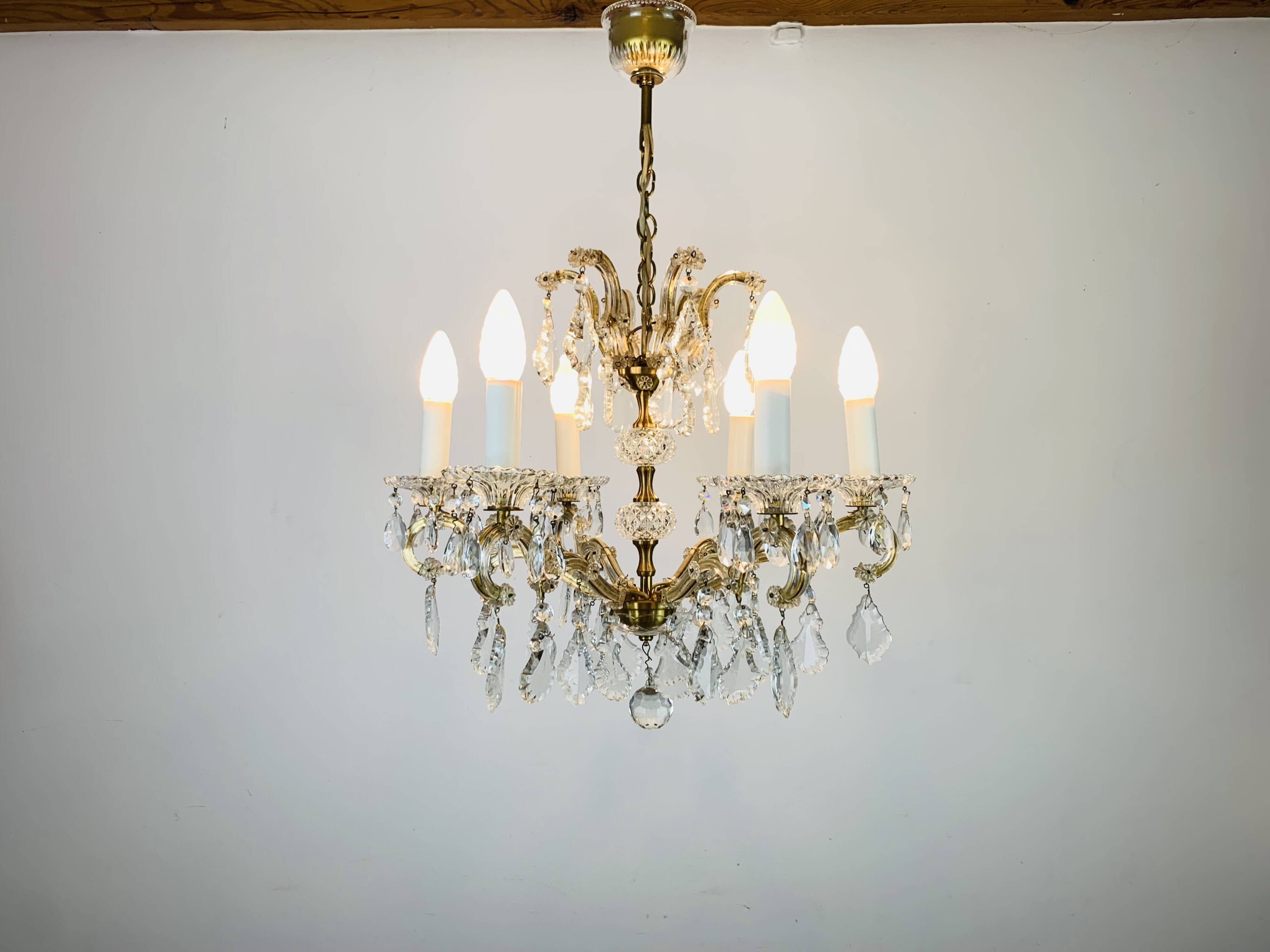 Palme & Walter chandelier, crystal and brass pendants, 1970s