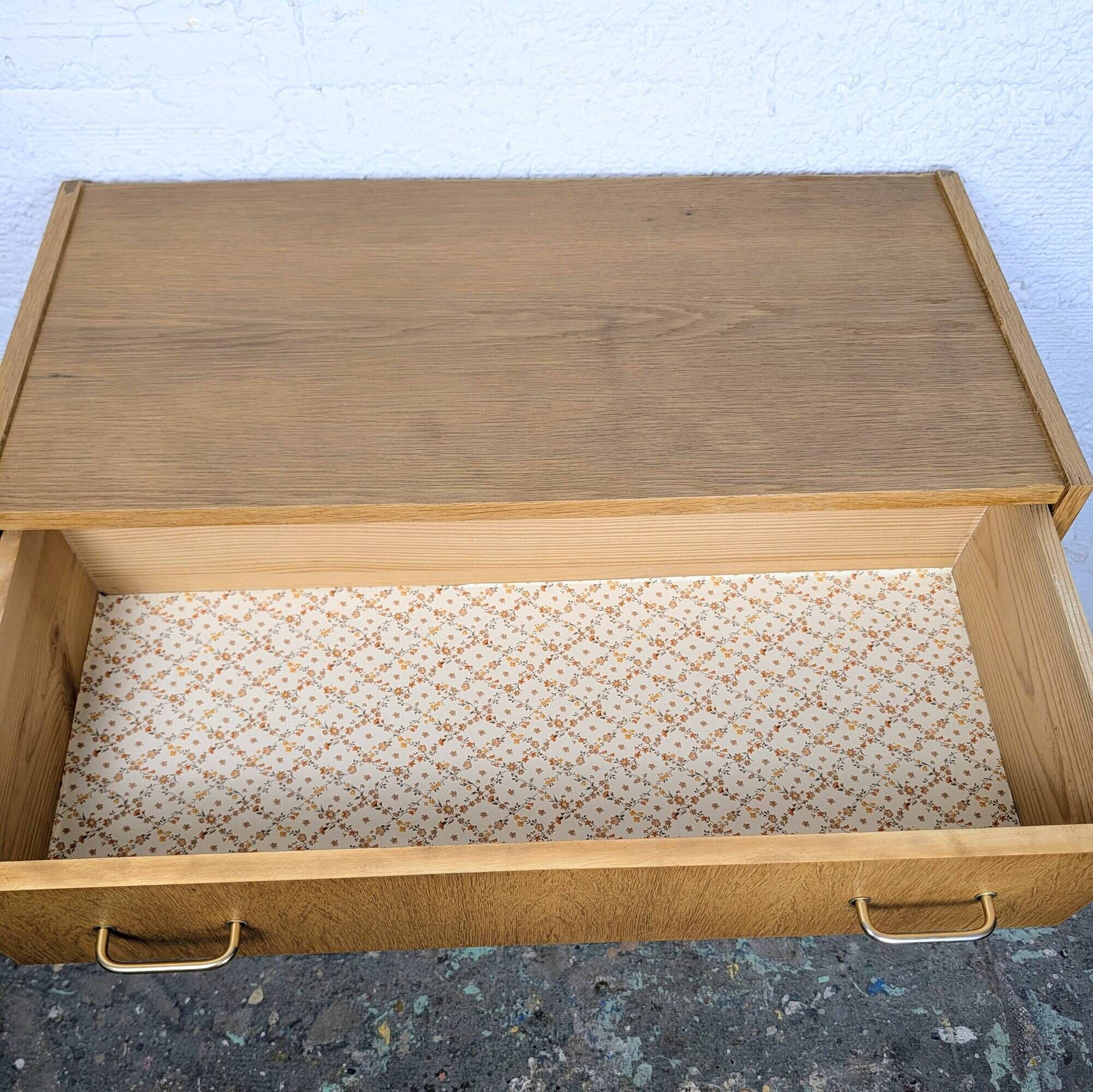 Vintage chest of drawers with 3 drawers